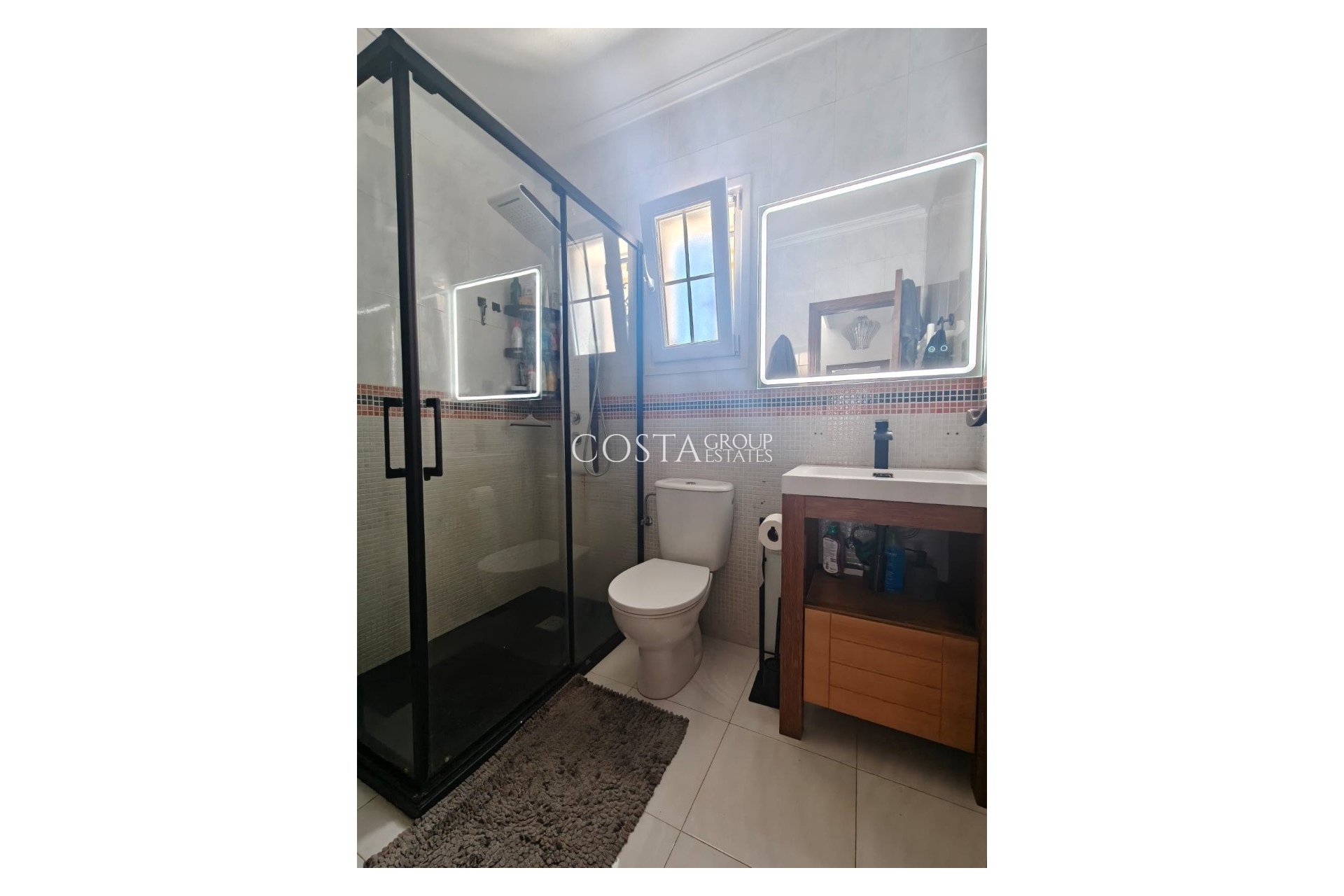 Resale - House -
Orihuela Costa - Villamartín