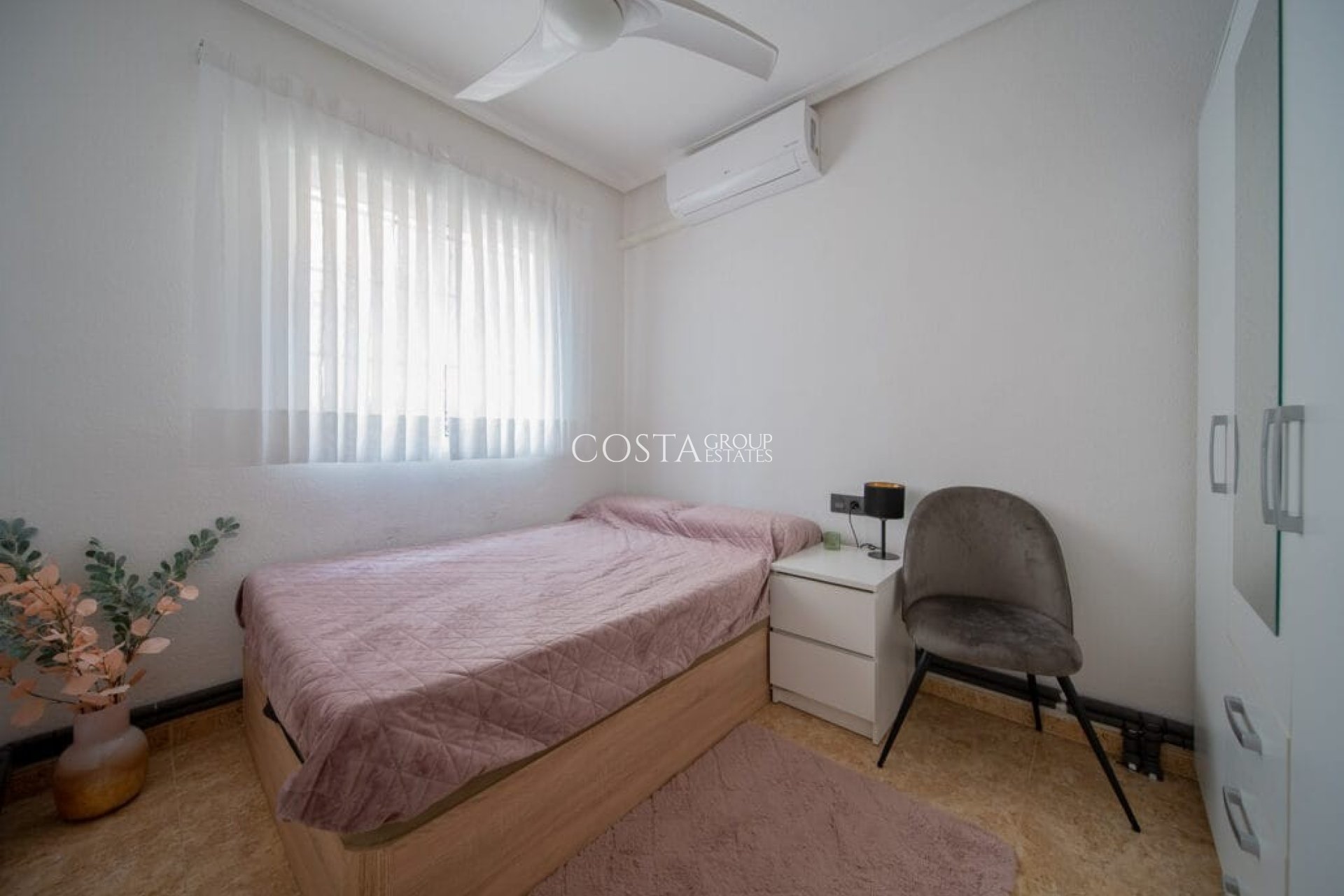 Resale - House -
Orihuela Costa - Villamartín