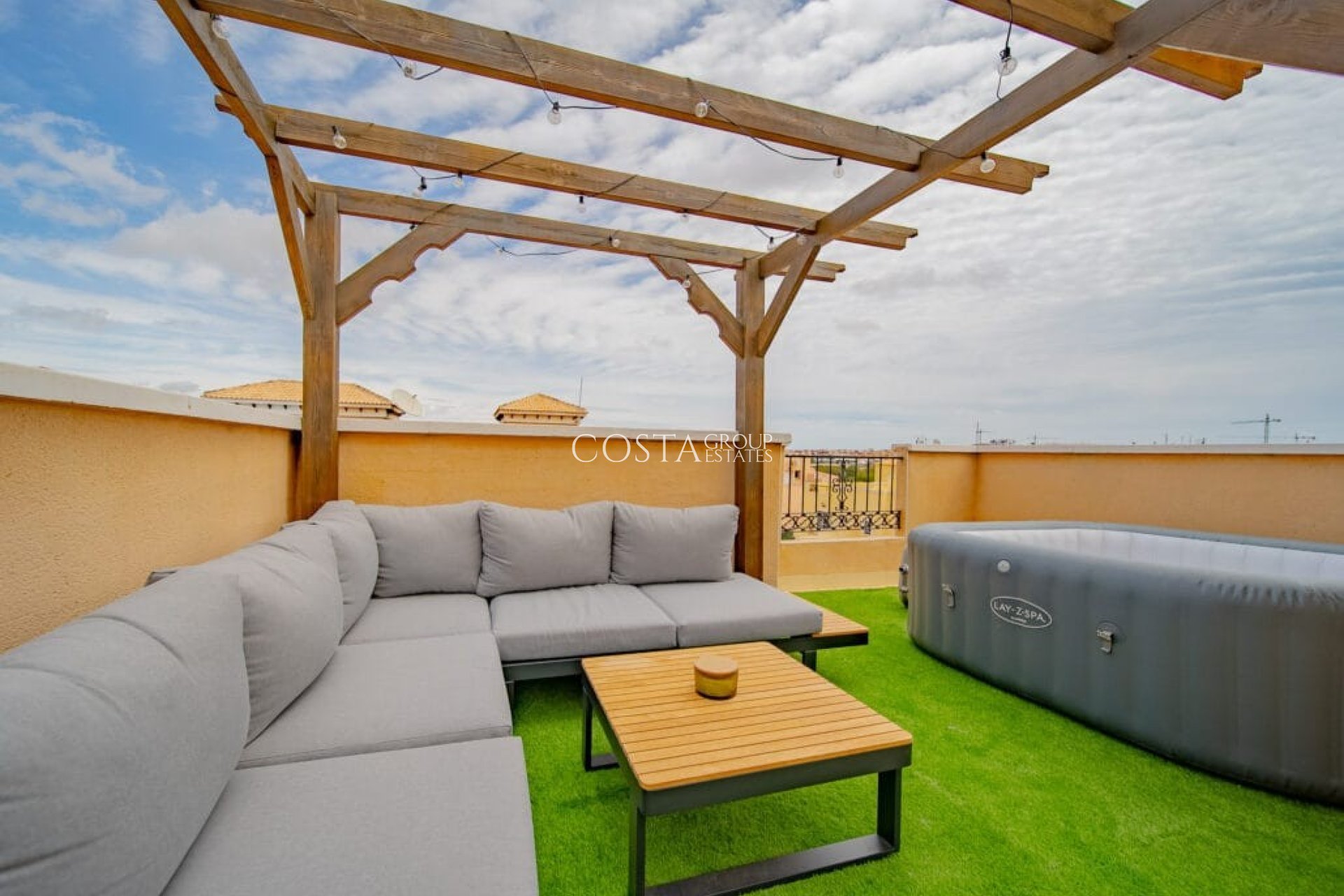 Resale - House -
Orihuela Costa - Villamartín