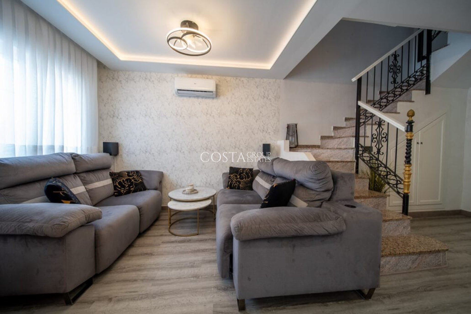 Resale - House -
Orihuela Costa - Villamartín