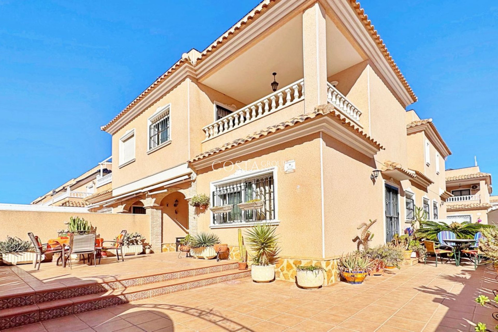 Resale - House -
Orihuela Costa - Villamartin