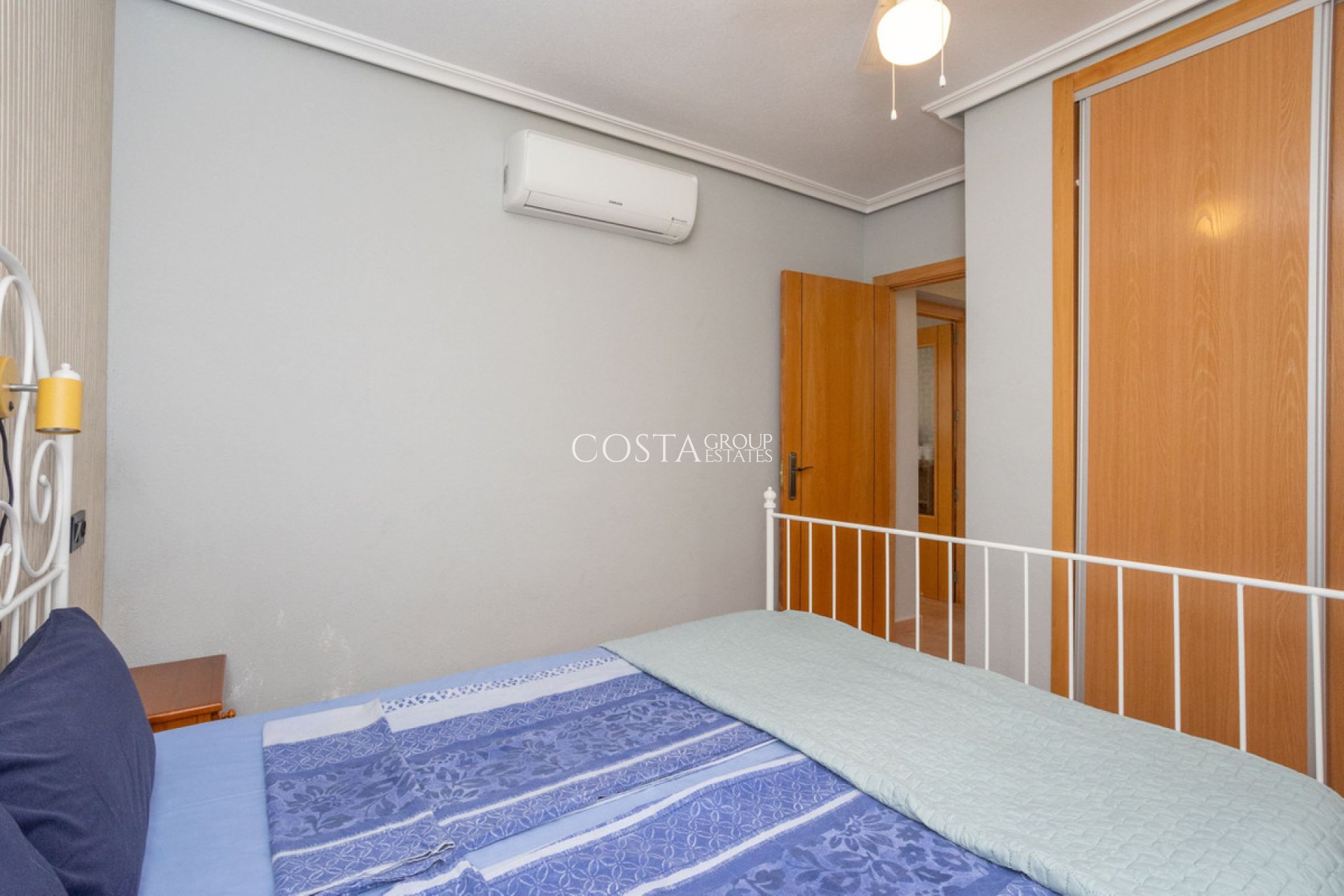 Resale - House -
Orihuela Costa - Villamartin