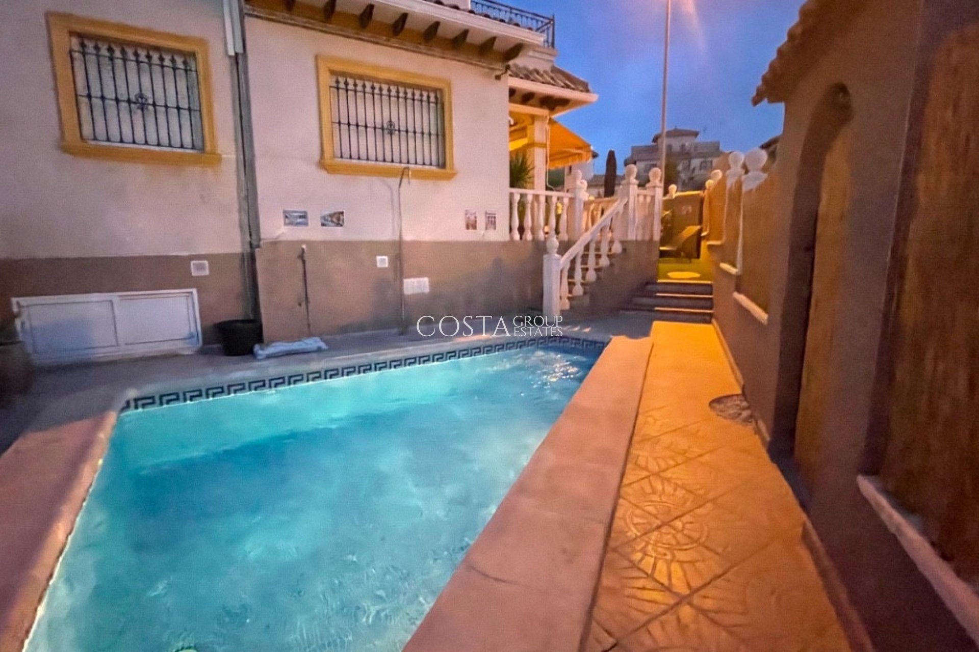 Resale - House -
Orihuela Costa - Villamartin