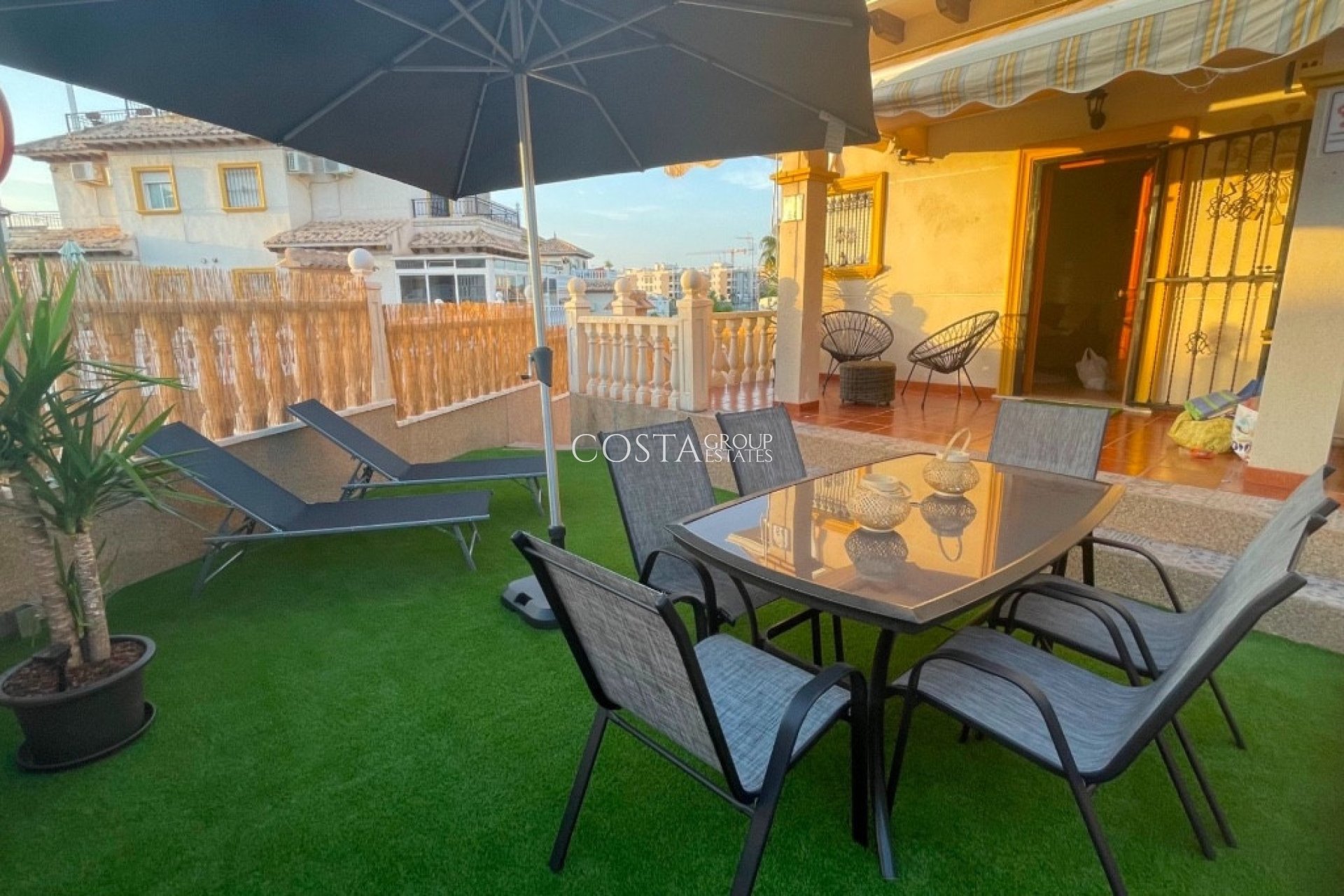 Resale - House -
Orihuela Costa - Villamartin