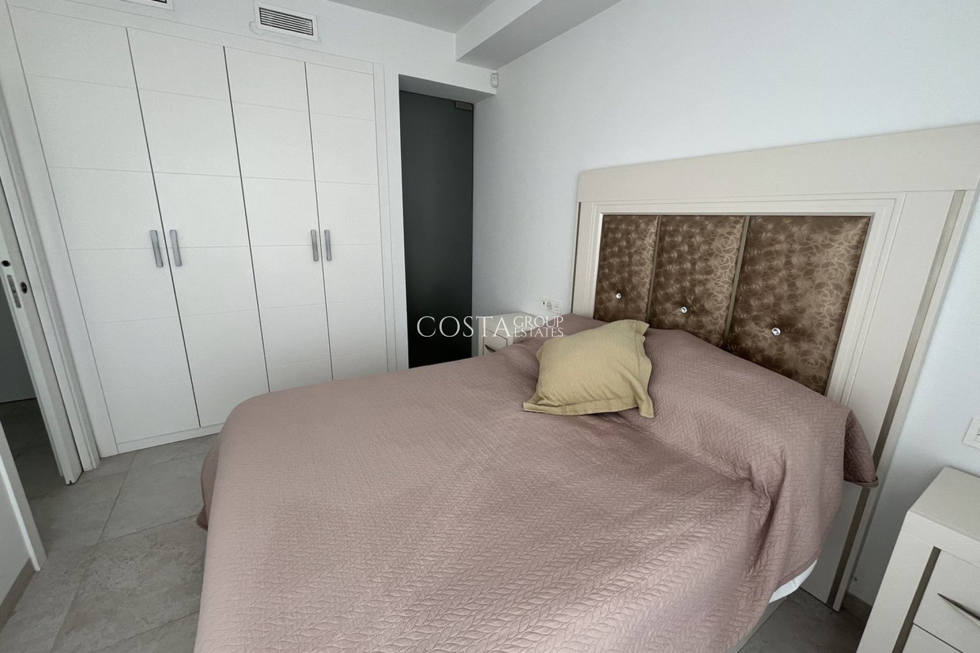 Resale - House -
Orihuela Costa - Villamartin