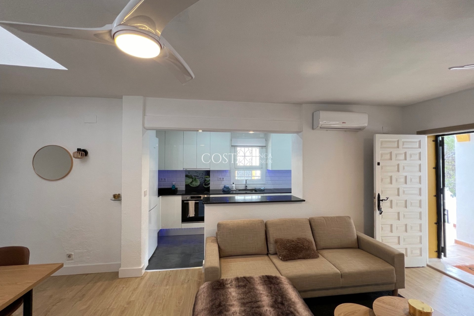 Resale - House -
Orihuela Costa - Villamartín