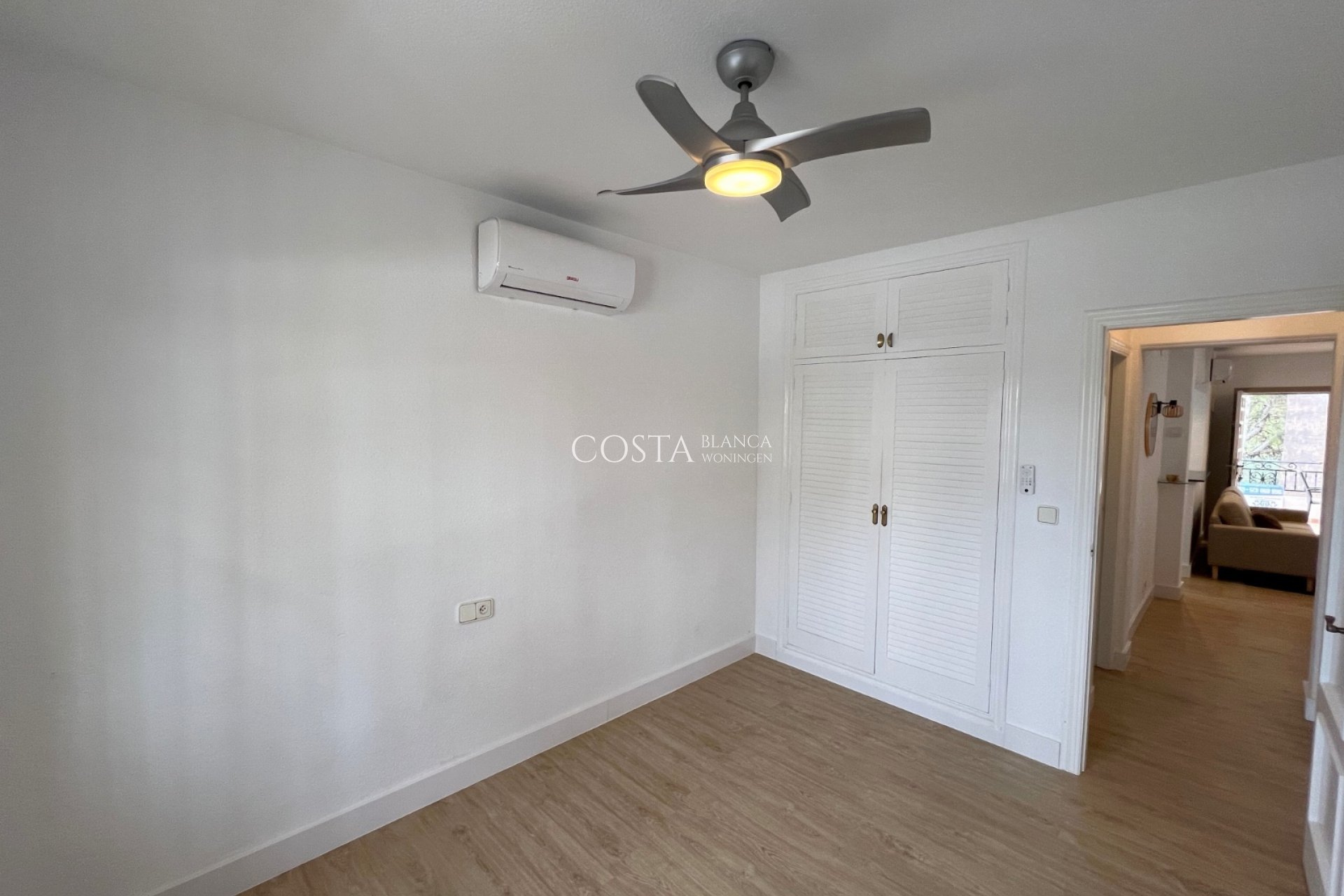 Resale - House -
Orihuela Costa - Villamartín