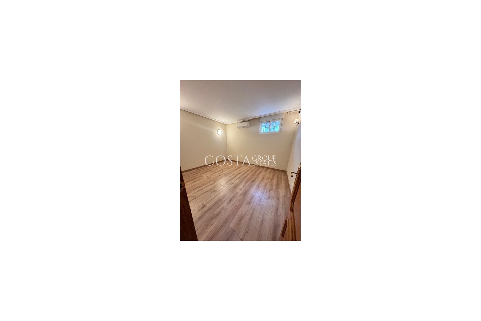 Resale - House -
Orihuela Costa