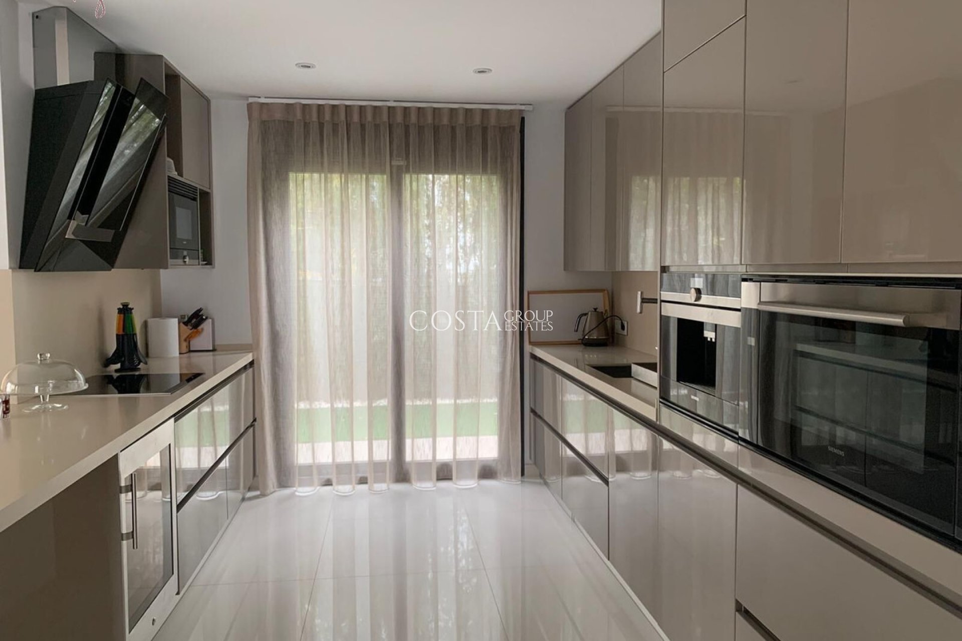 Resale - House -
Orihuela Costa