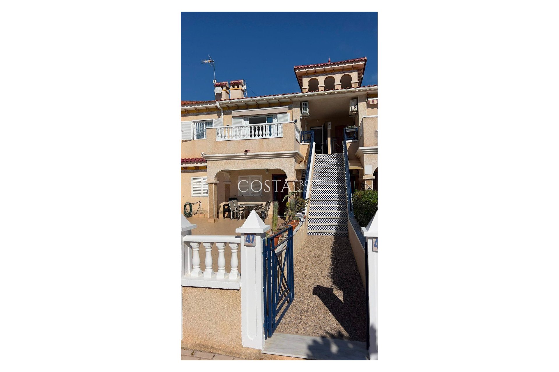Resale - House -
Orihuela Costa