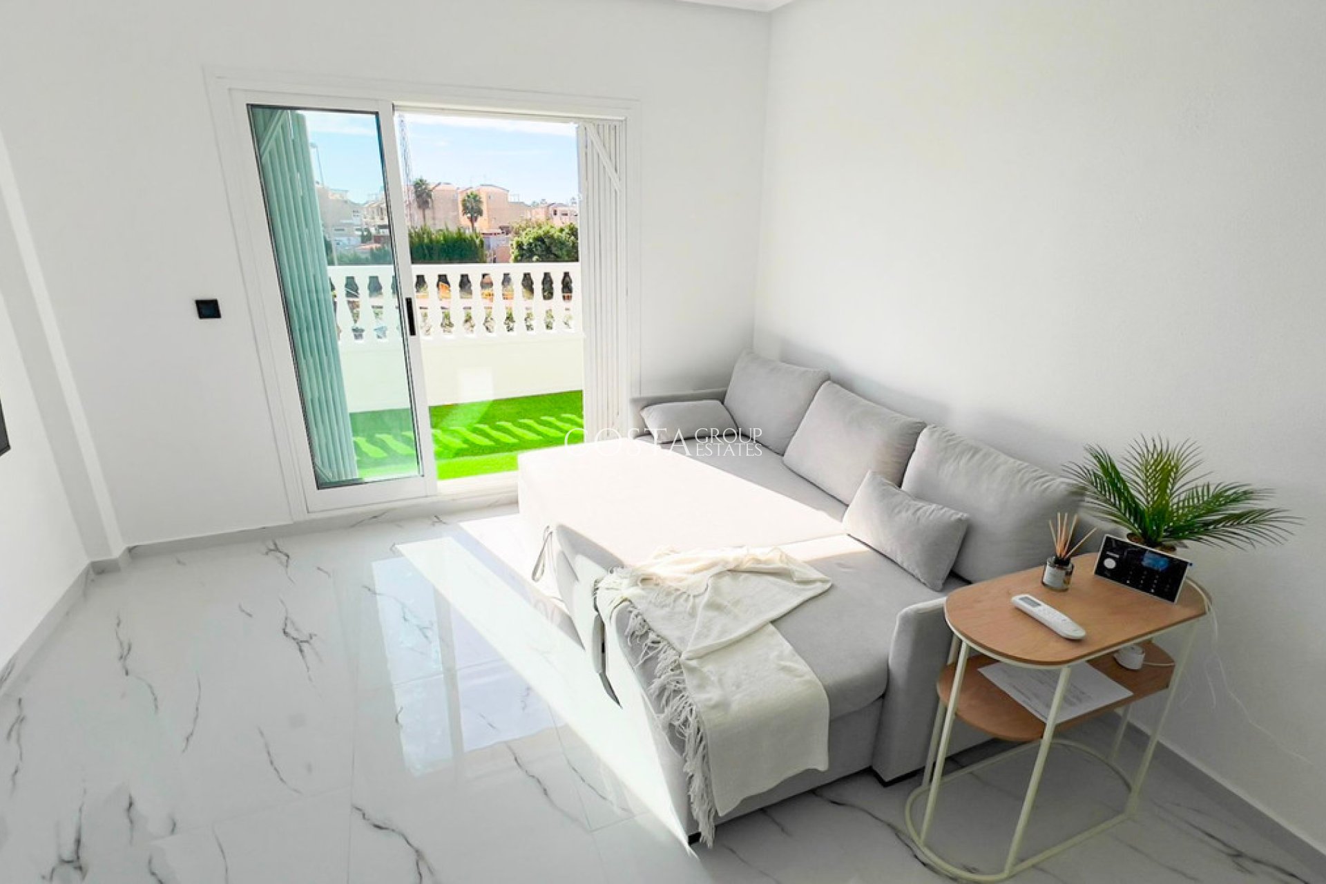 Resale - House -
Orihuela Costa