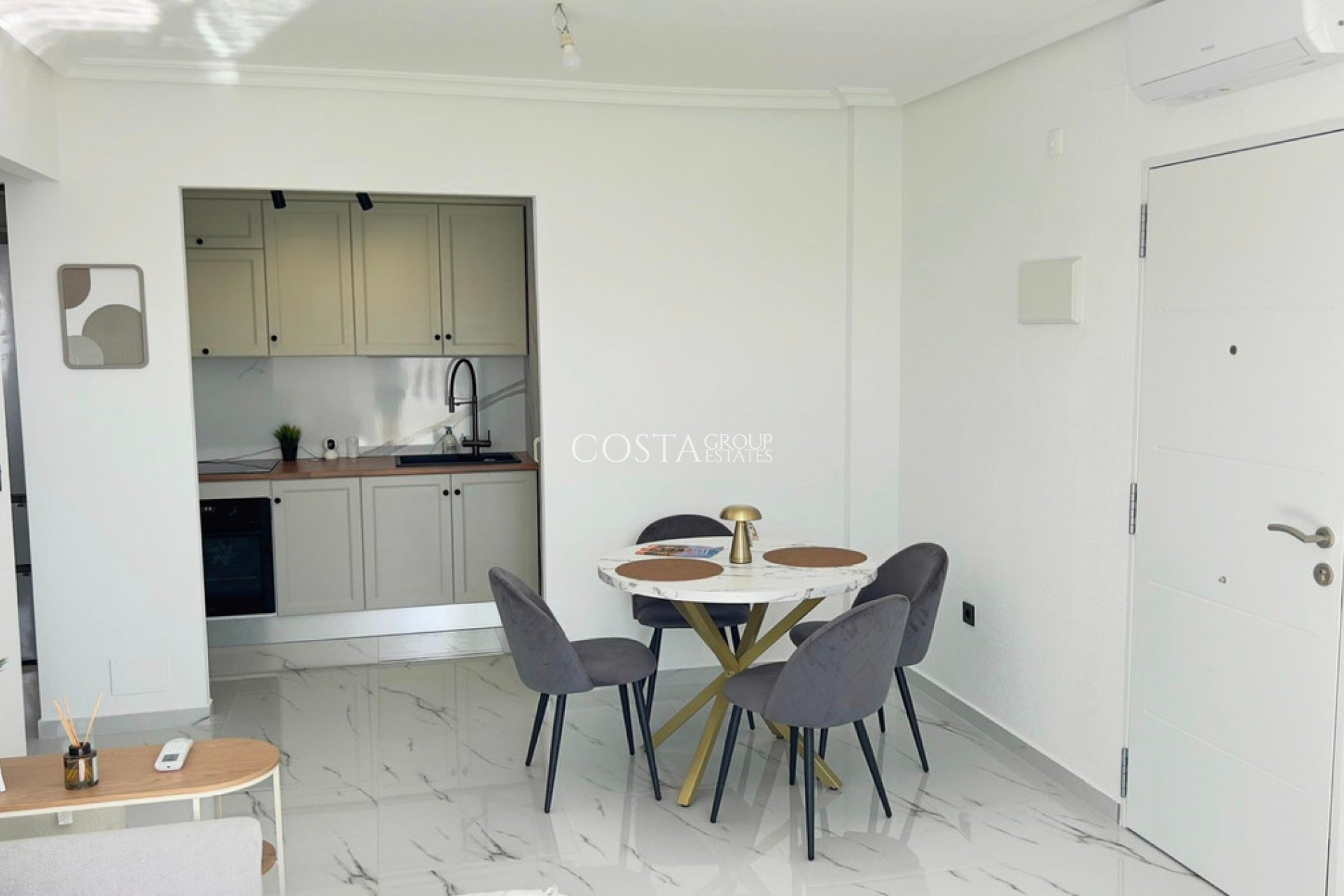 Resale - House -
Orihuela Costa