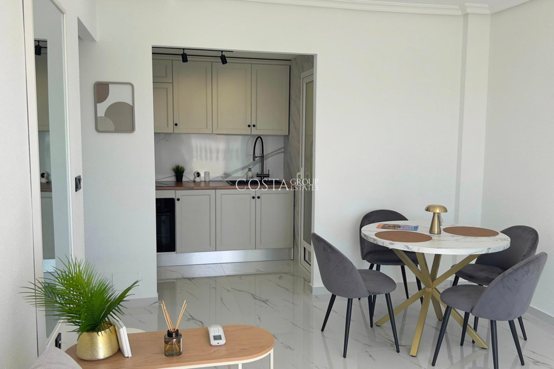 Resale - House -
Orihuela Costa