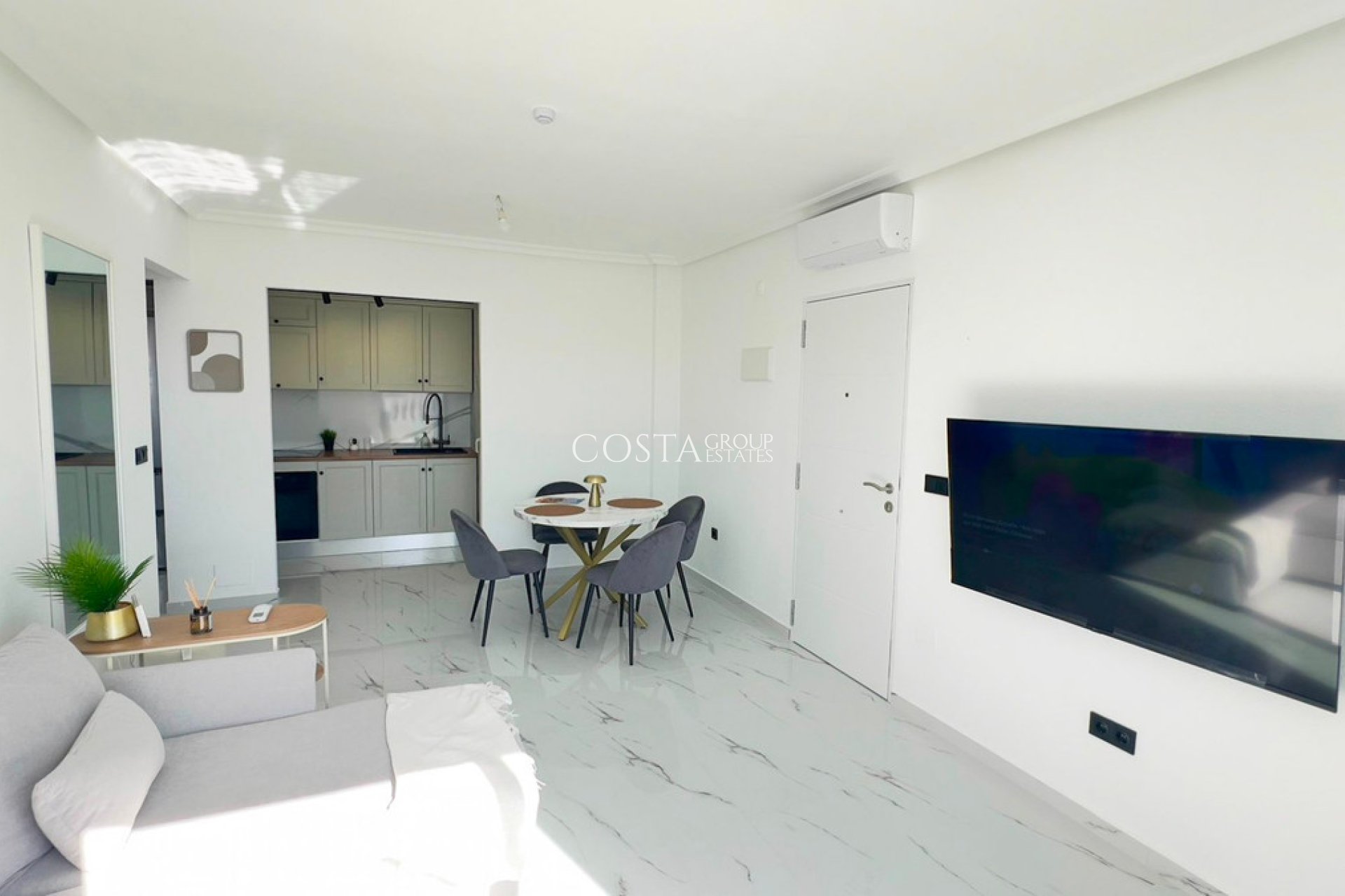 Resale - House -
Orihuela Costa