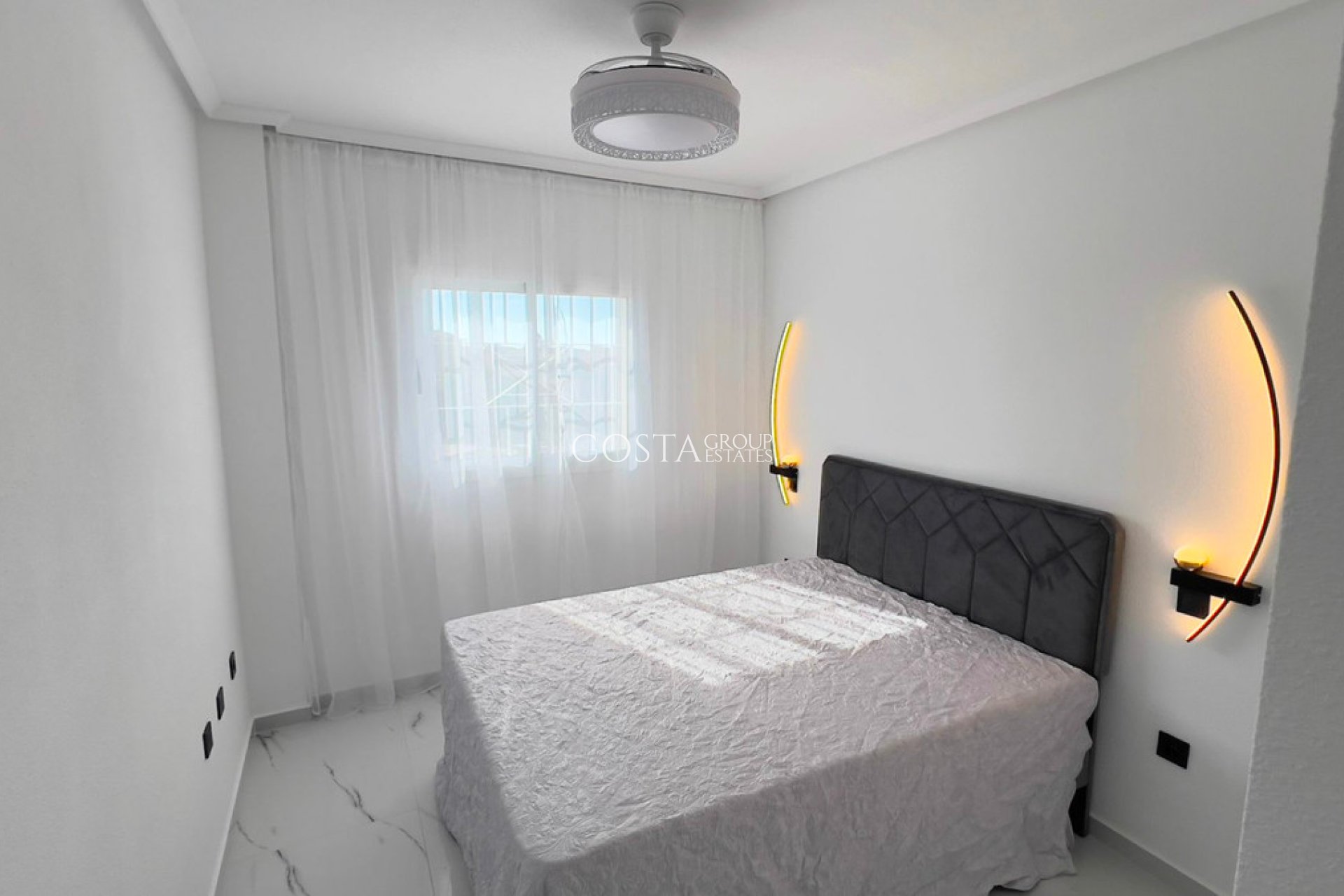 Resale - House -
Orihuela Costa