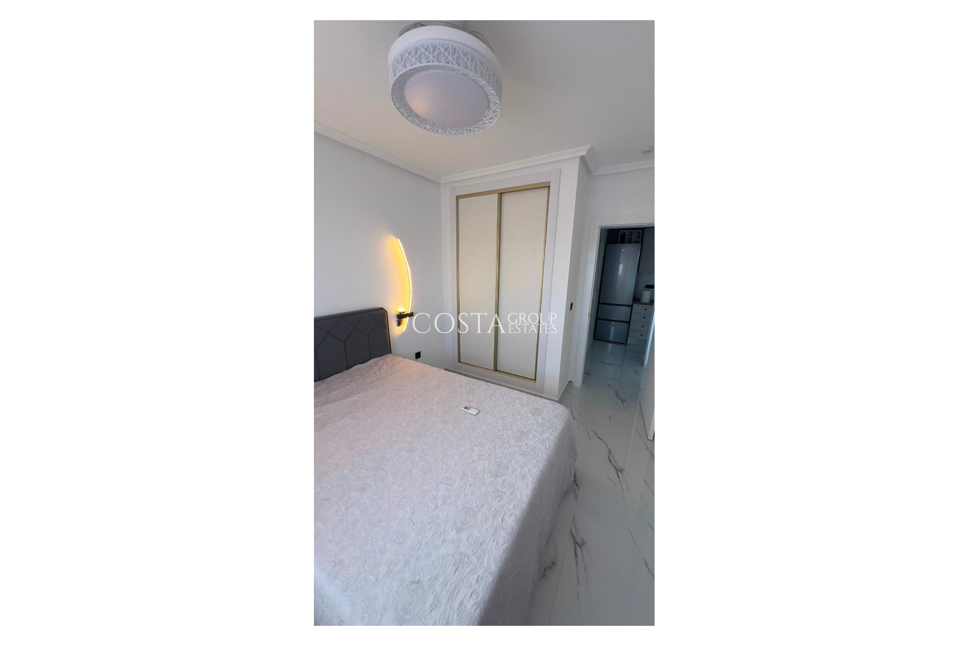 Resale - House -
Orihuela Costa