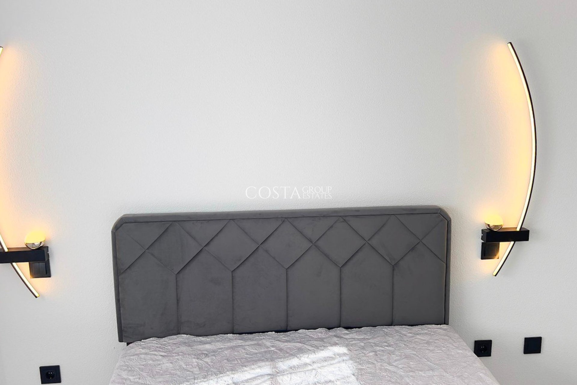 Resale - House -
Orihuela Costa