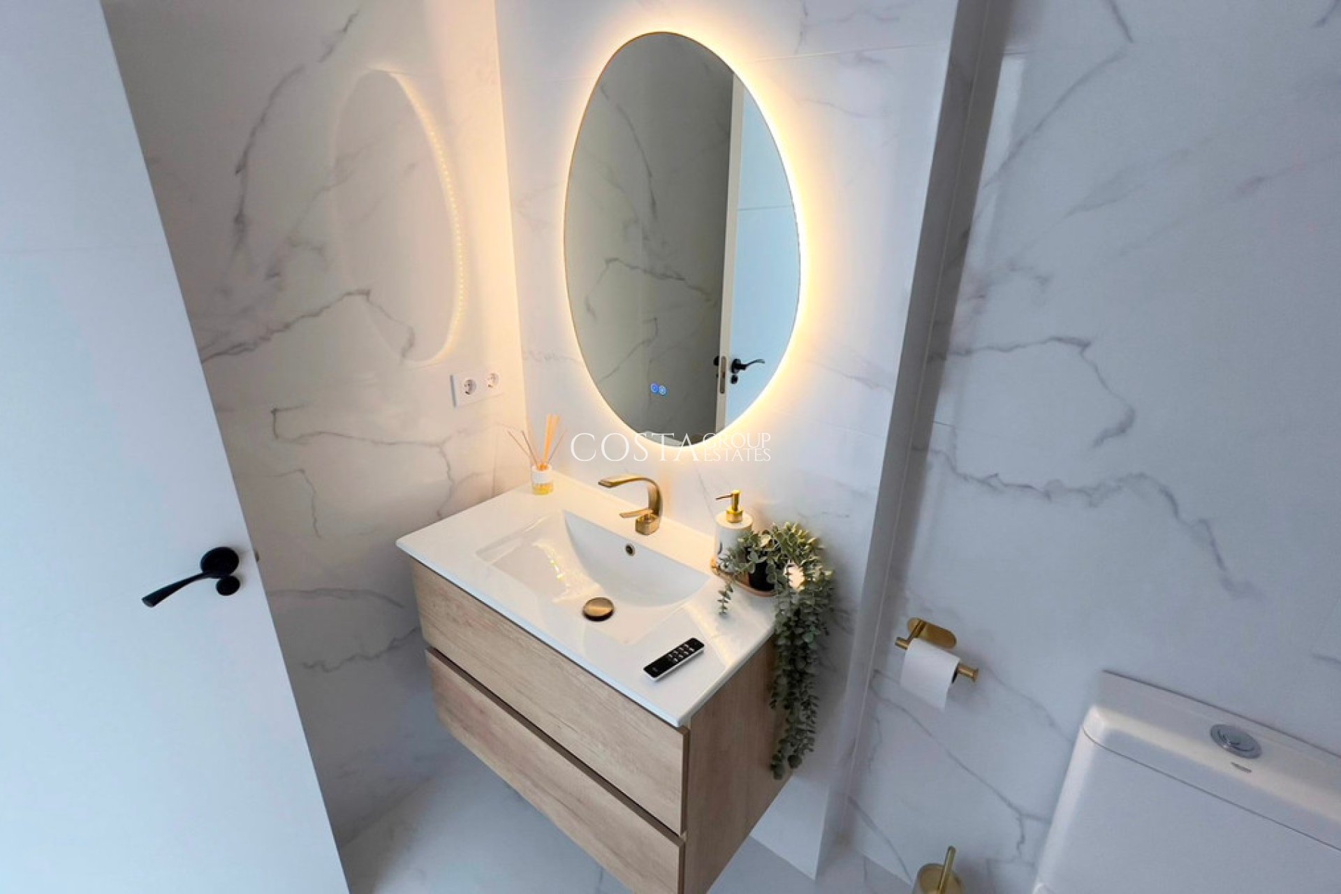 Resale - House -
Orihuela Costa