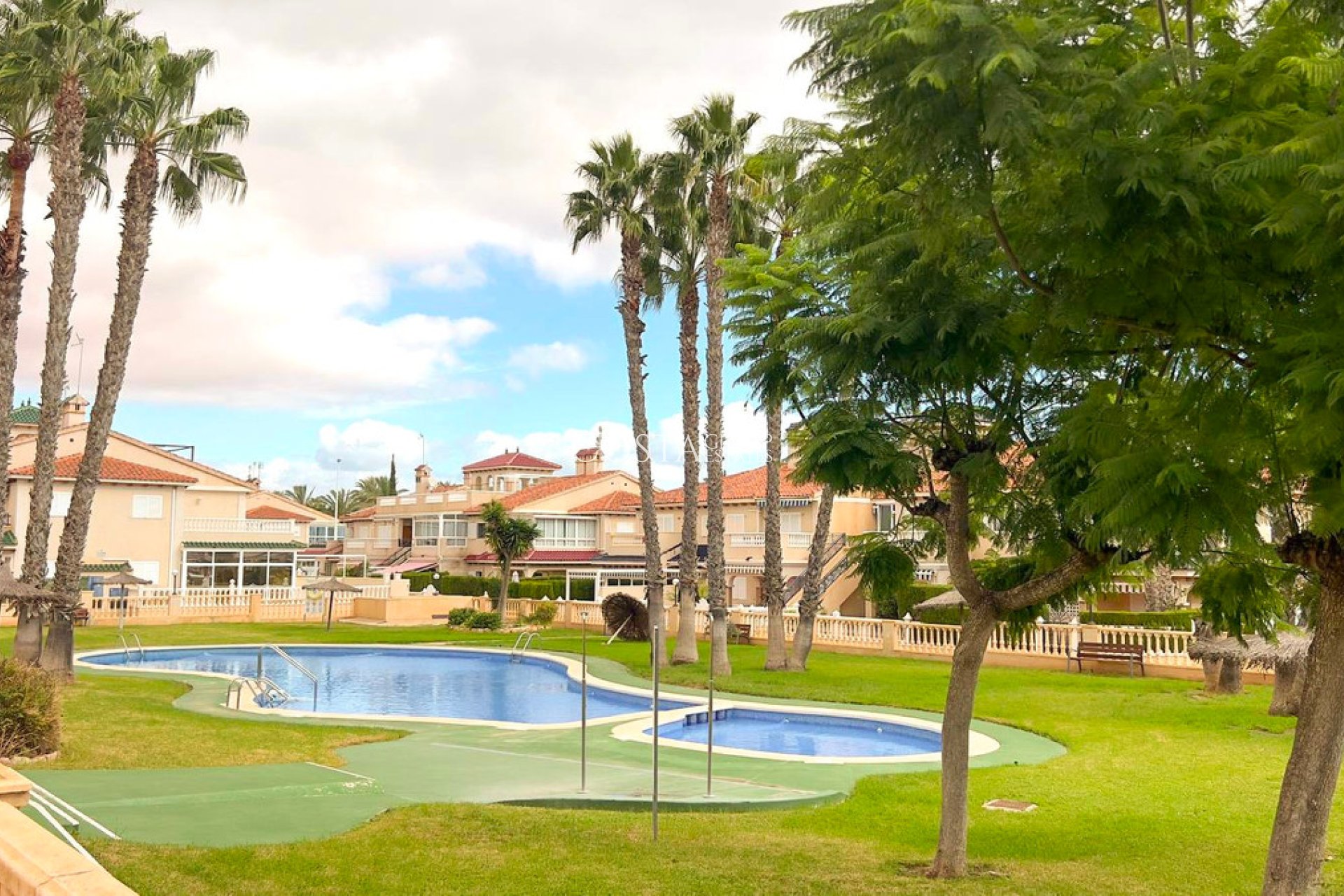 Resale - House -
Orihuela Costa