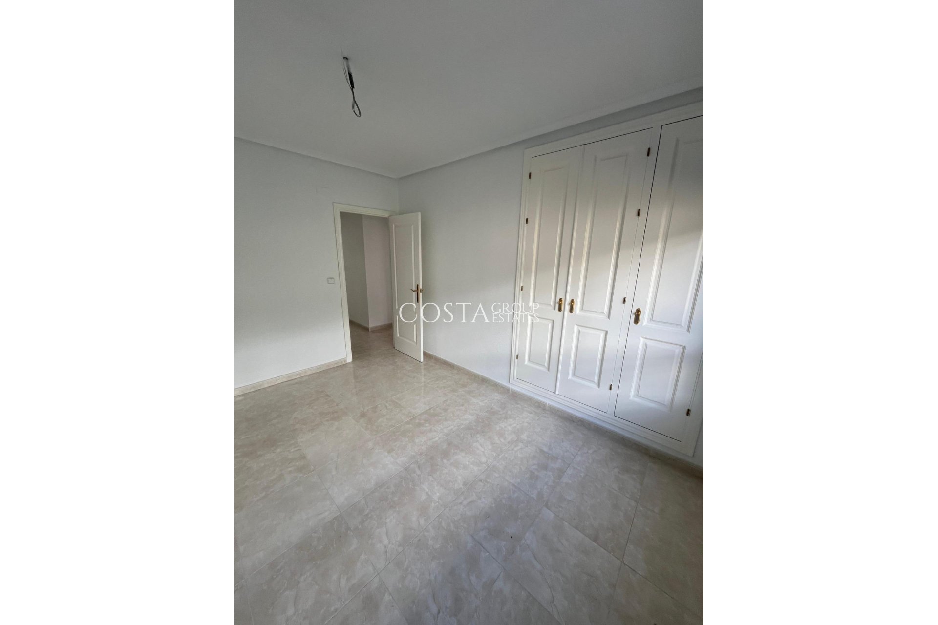 Resale - House -
Orihuela Costa