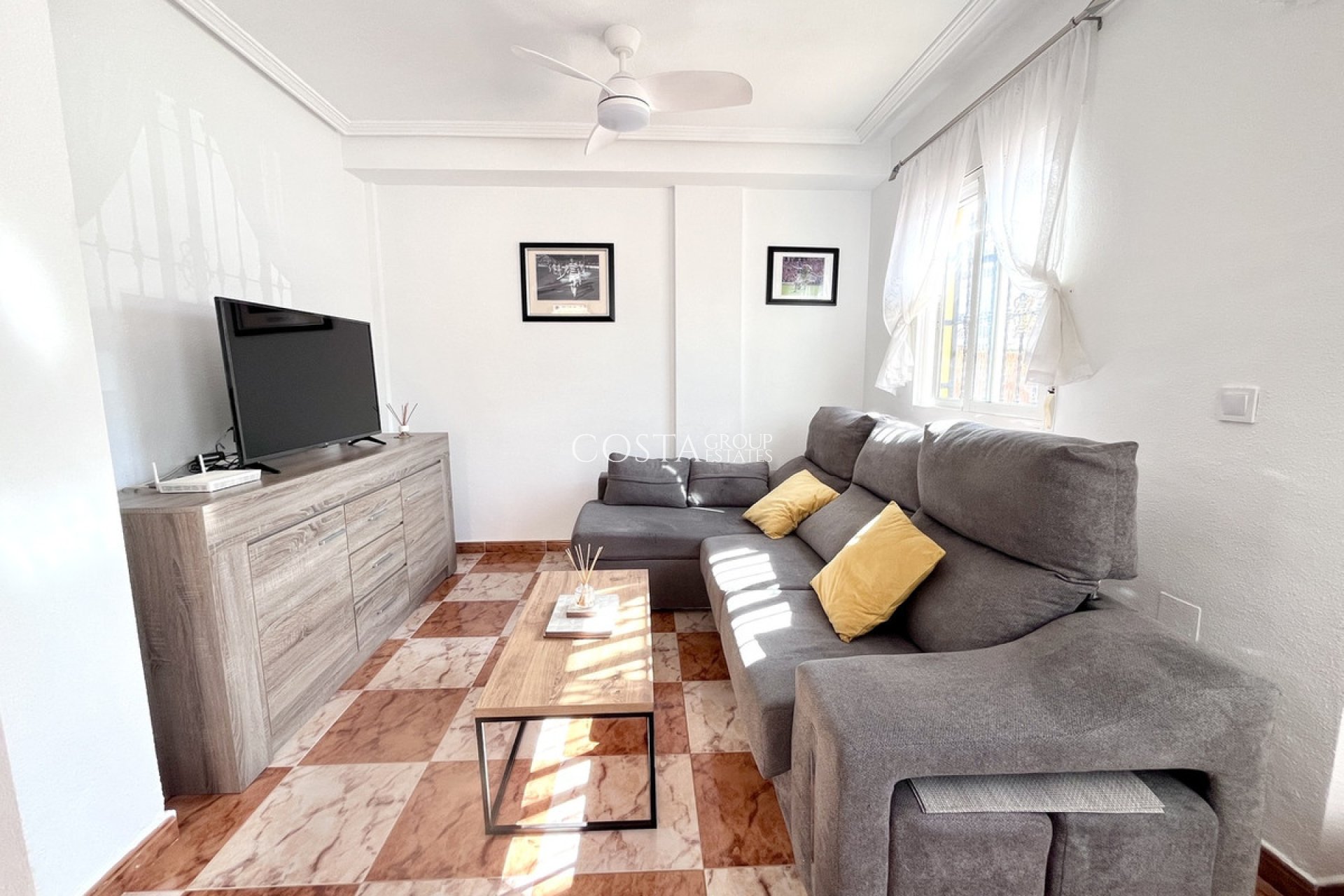 Resale - House -
Orihuela - La Zenia