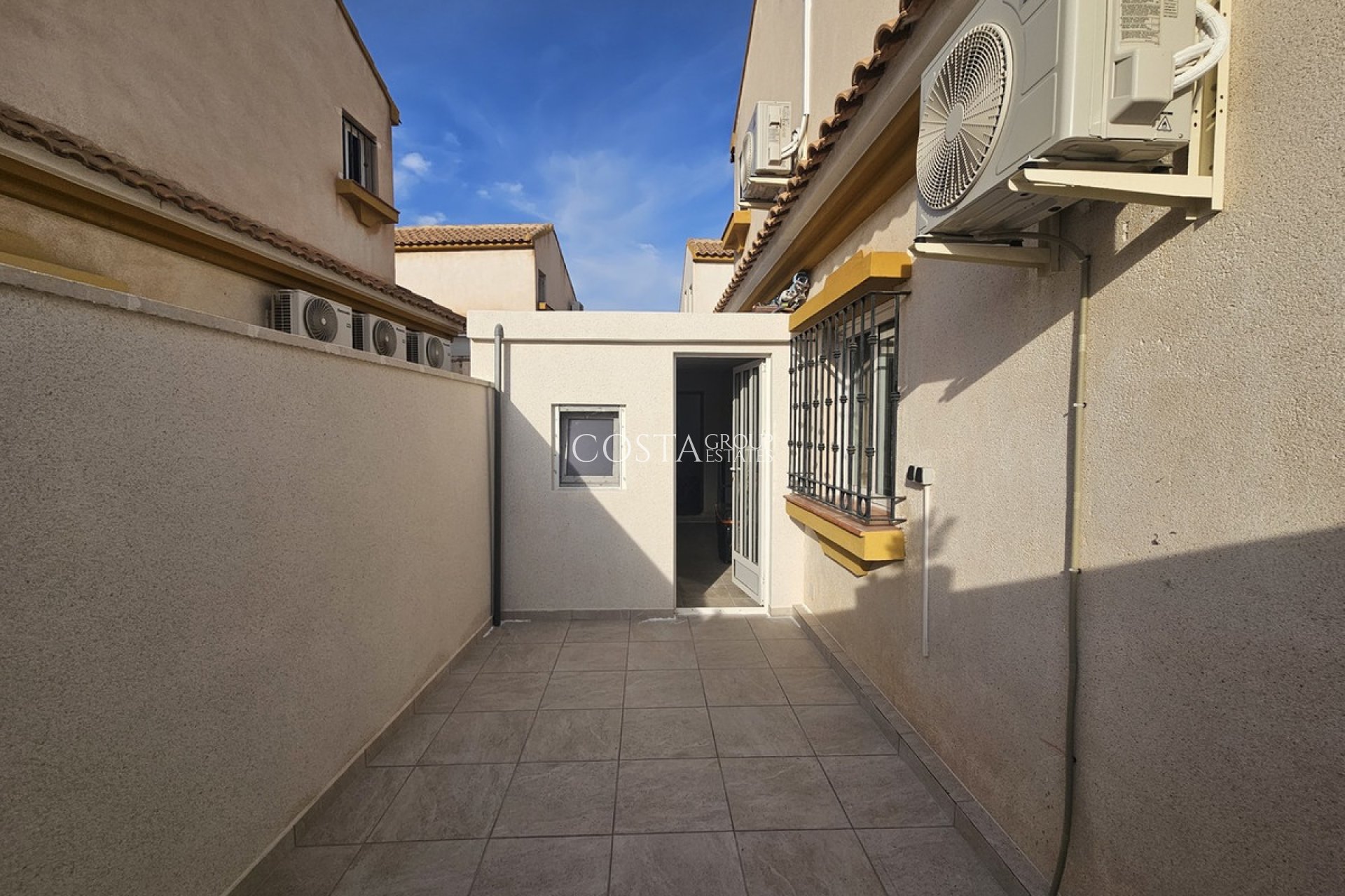 Resale - House -
Orihuela - La Zenia