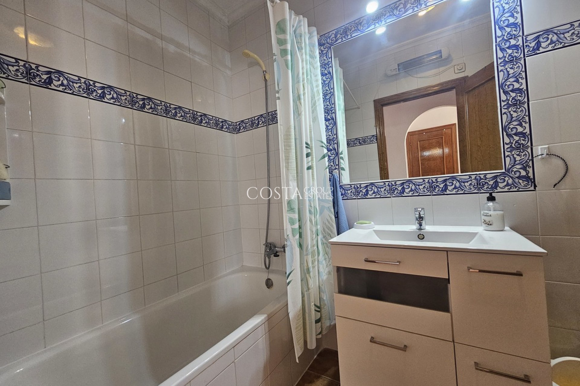 Resale - House -
Orihuela - La Zenia