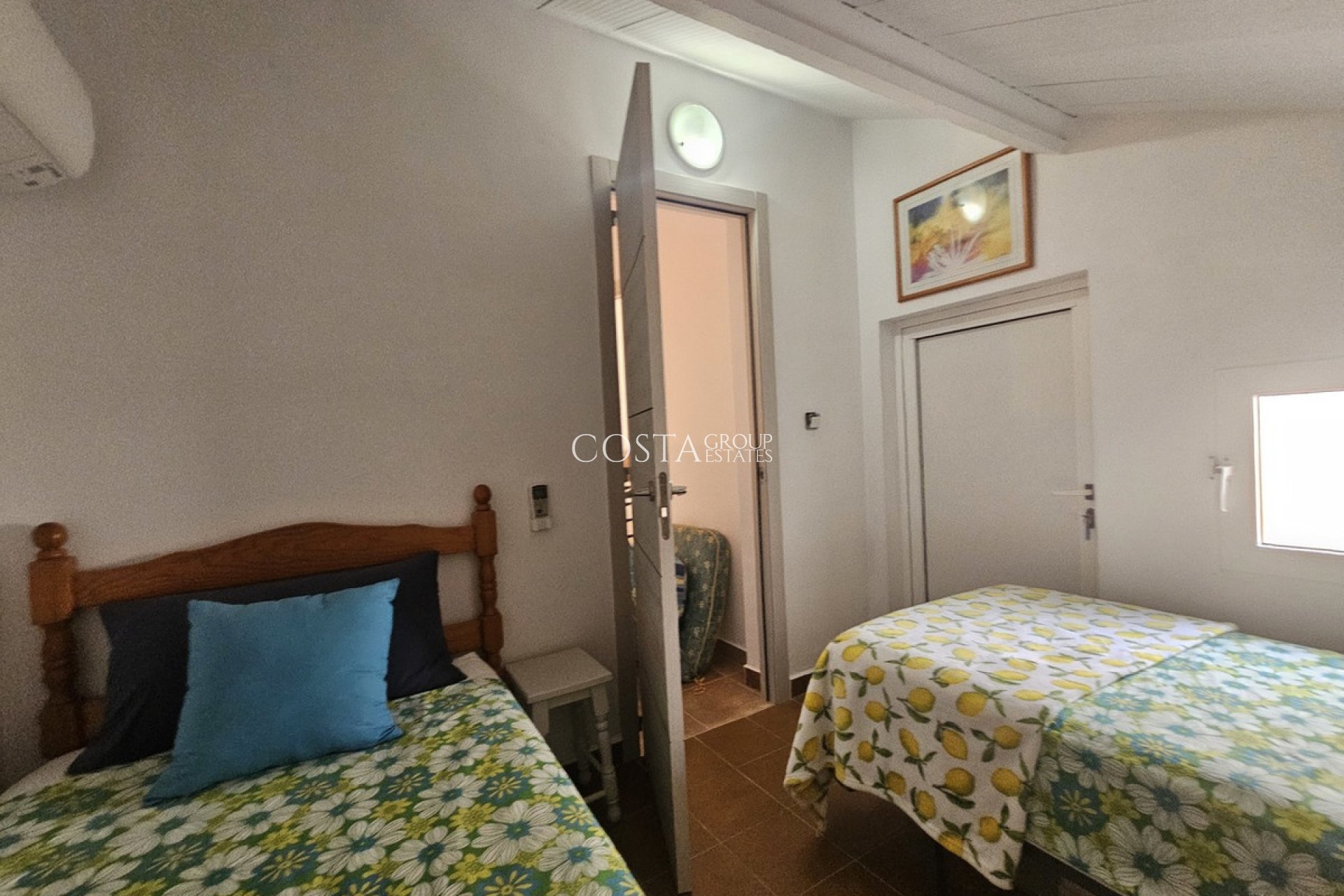 Resale - House -
Orihuela - La Zenia