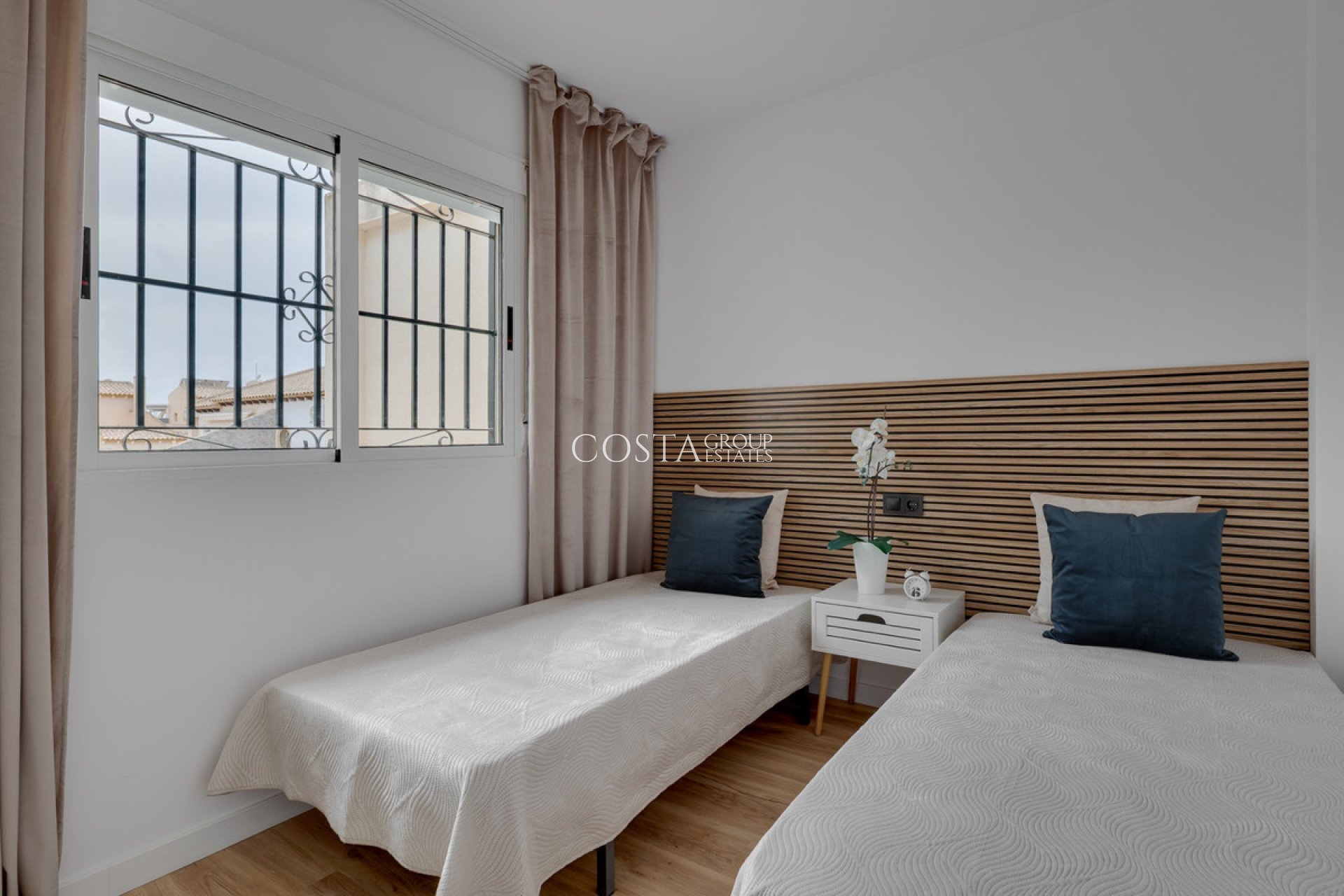 Resale - House -
Orihuela - Orihuela Costa