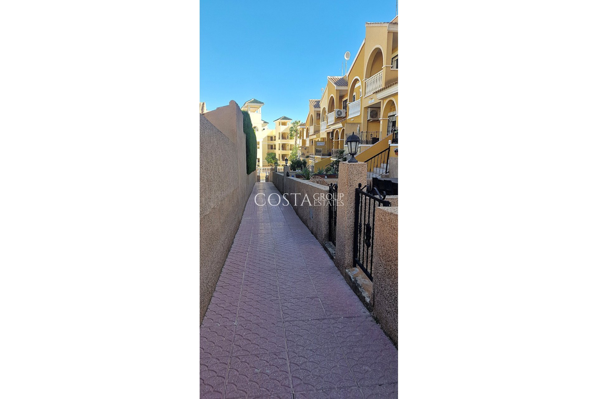 Resale - House -
Orihuela - Orihuela Costa