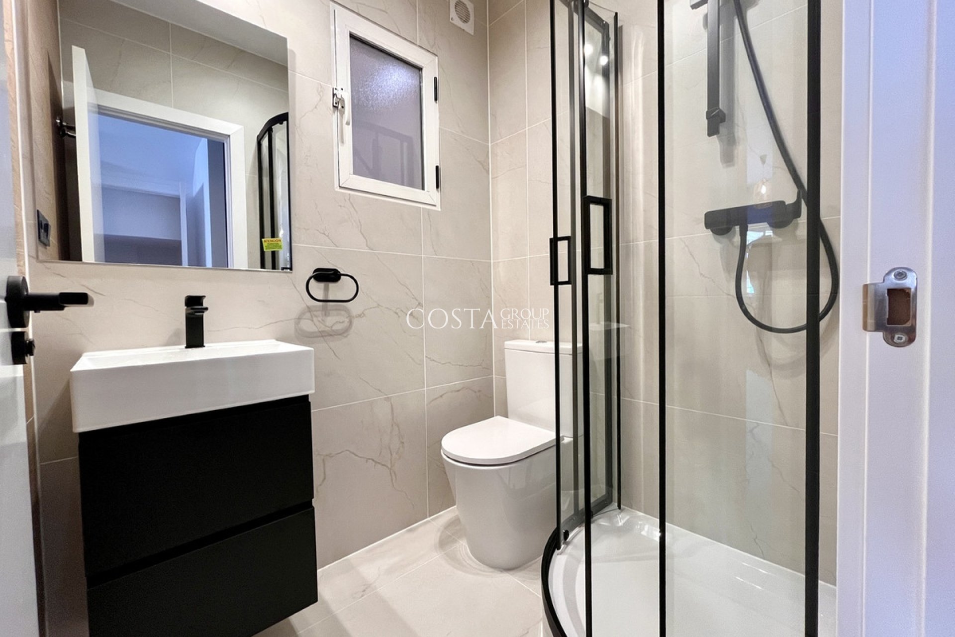 Resale - House -
Orihuela - Playa Flamenca