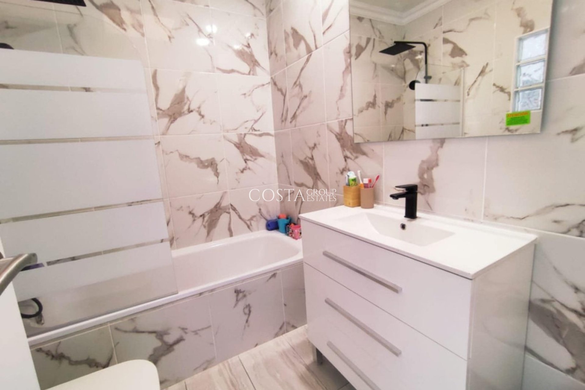 Resale - House -
Orihuela - Playa Flamenca