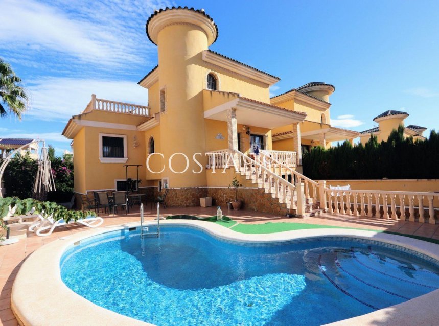 Resale - House -
Orihuela - Villamartin