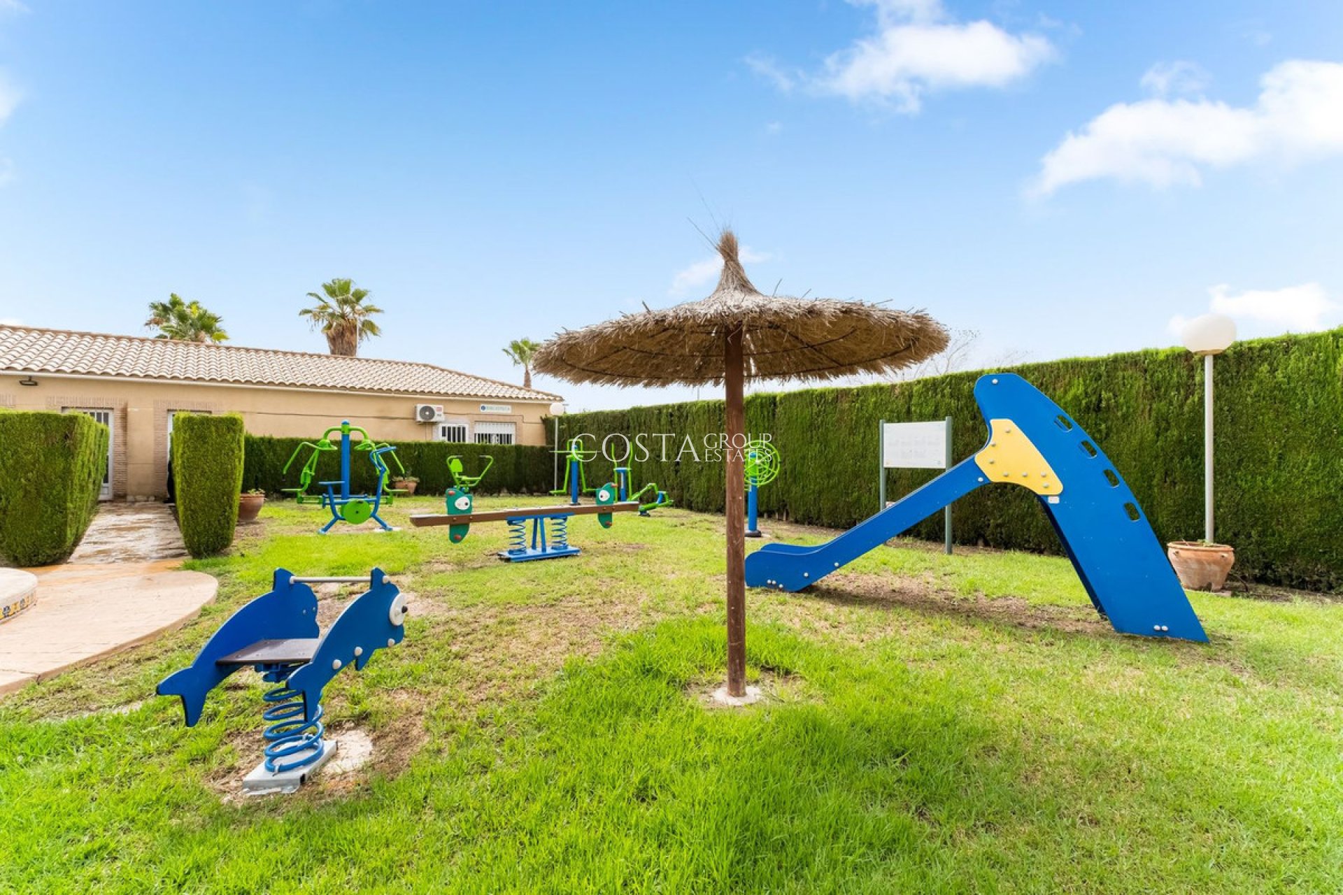 Resale - House -
Orihuela - Villamartin