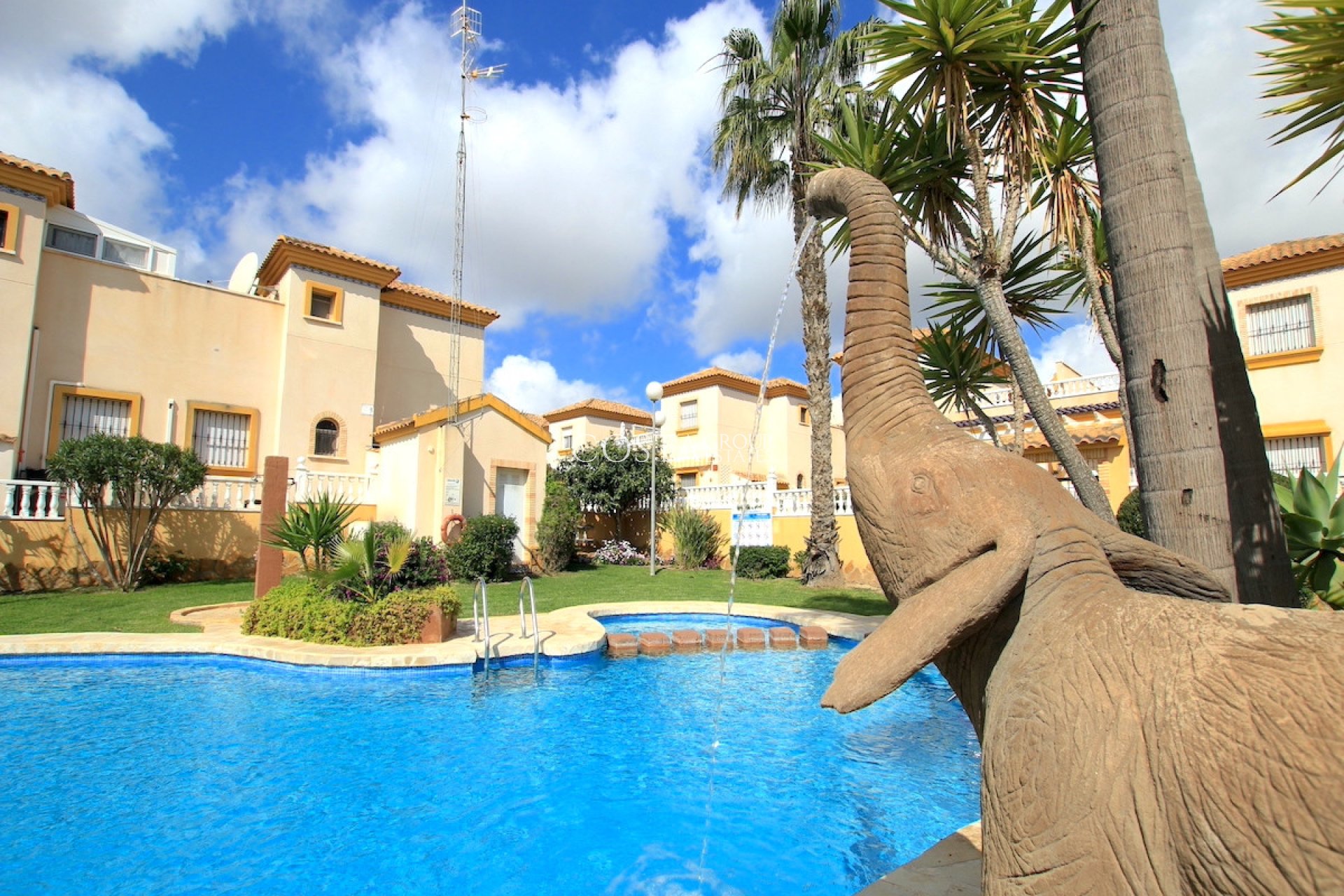 Resale - House -
Orihuela - Villamartin