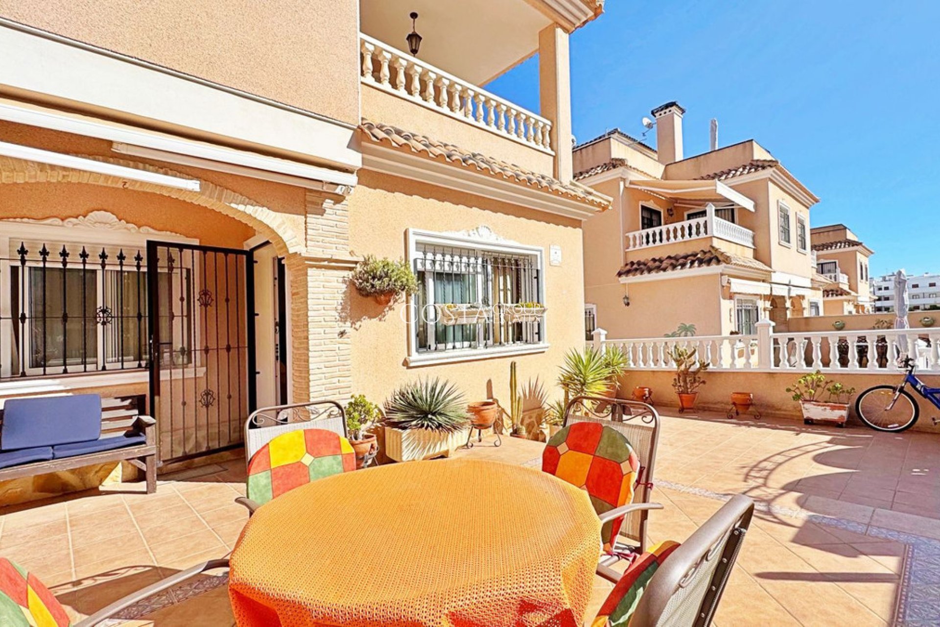 Resale - House -
Orihuela - Villamartin