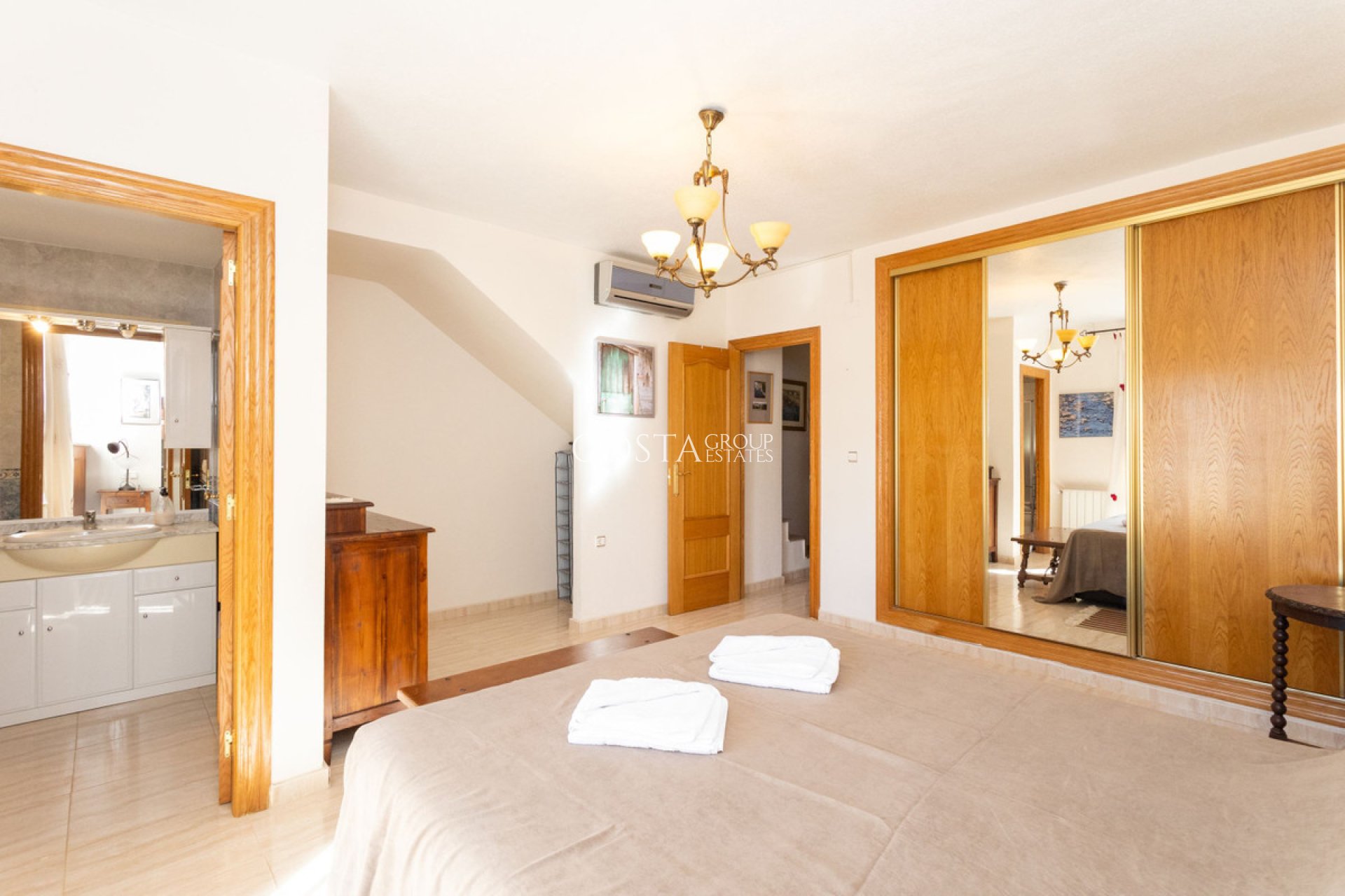 Resale - House -
Orihuela - Villamartin