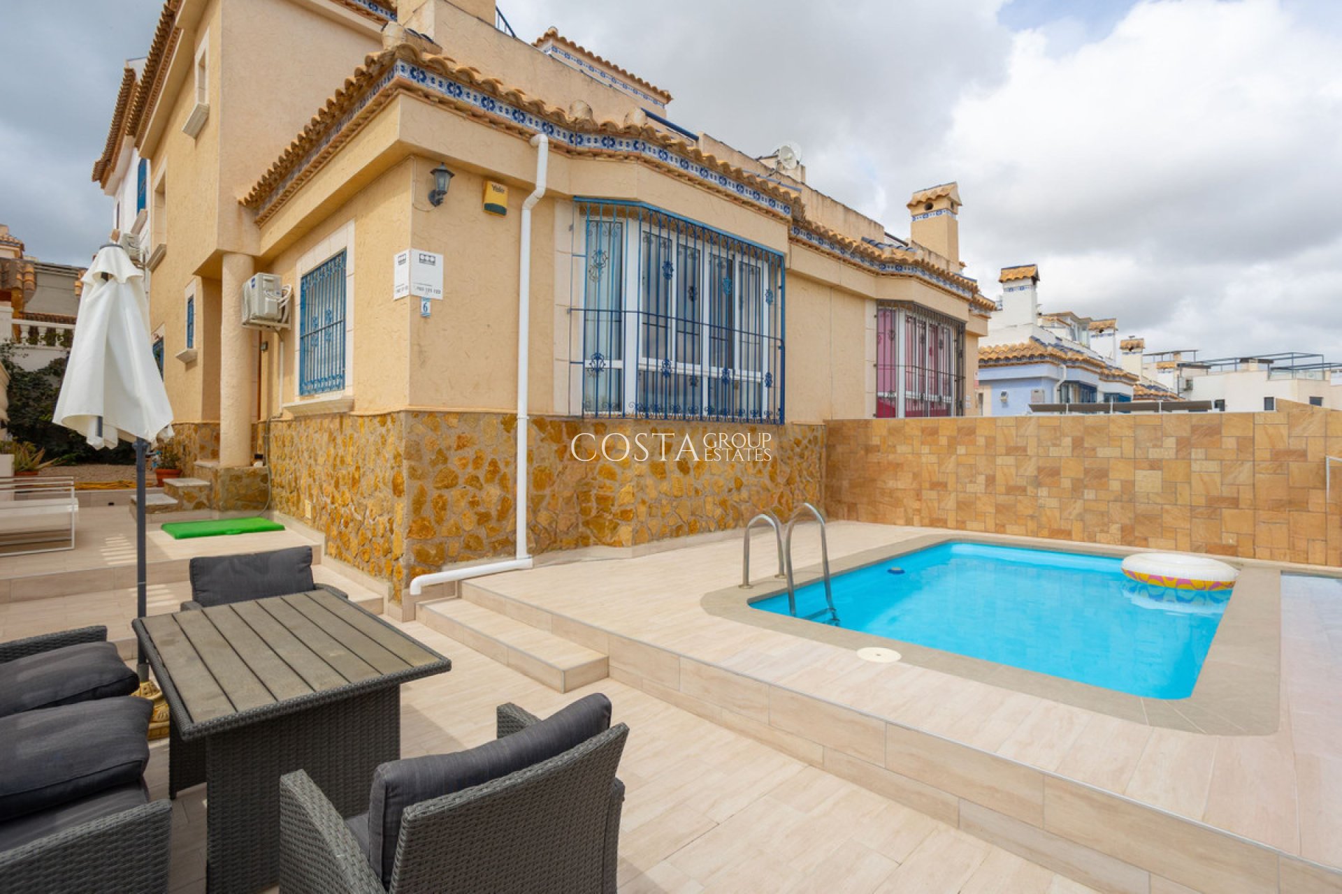 Resale - House -
Orihuela - Villamartin