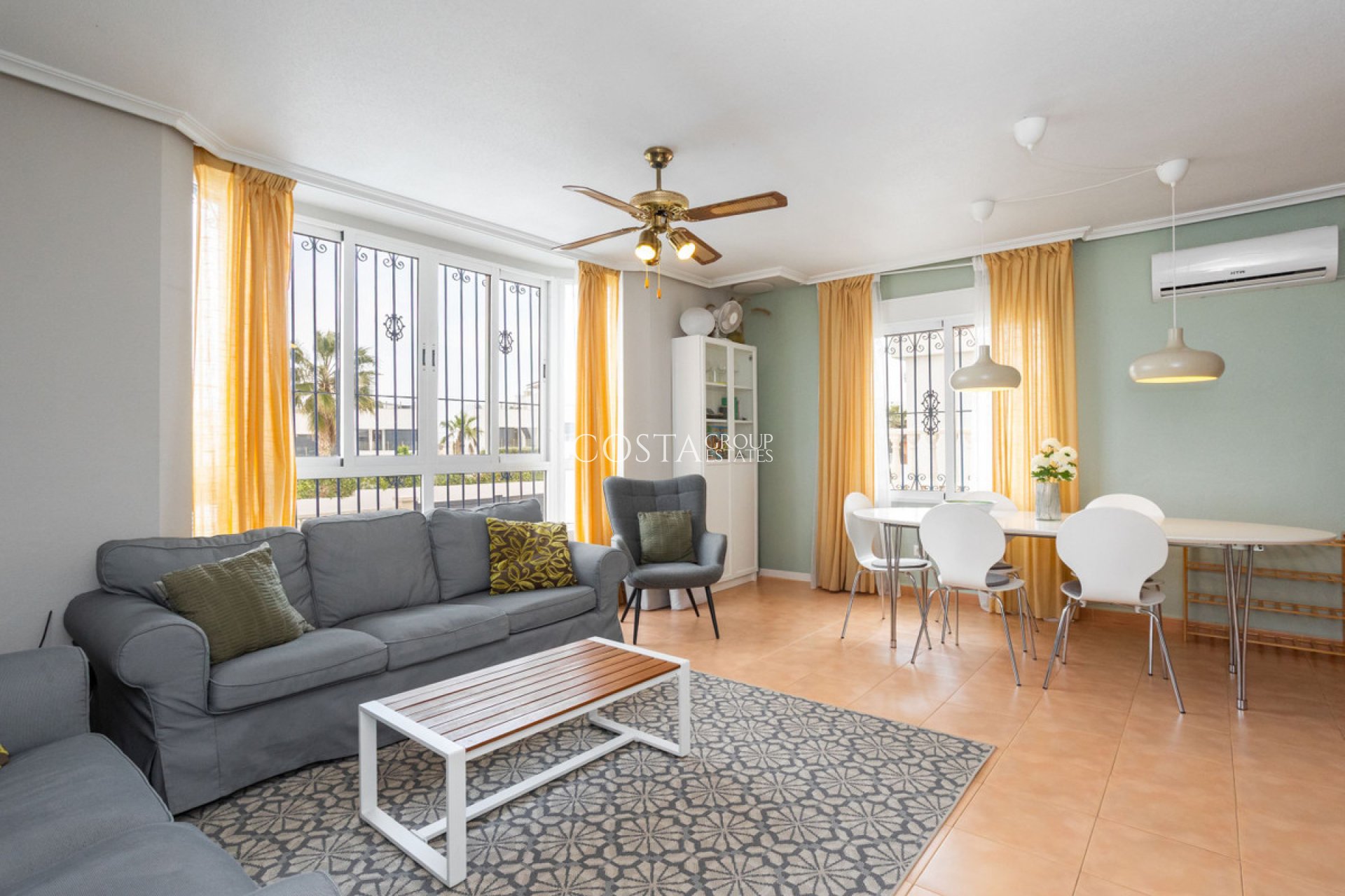 Resale - House -
Orihuela - Villamartin