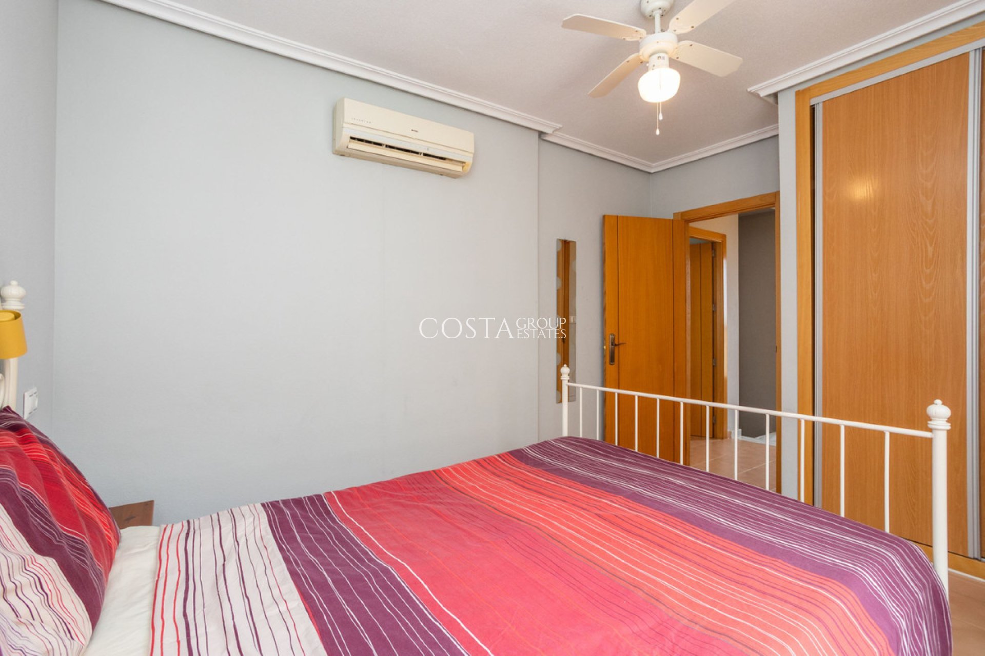 Resale - House -
Orihuela - Villamartin