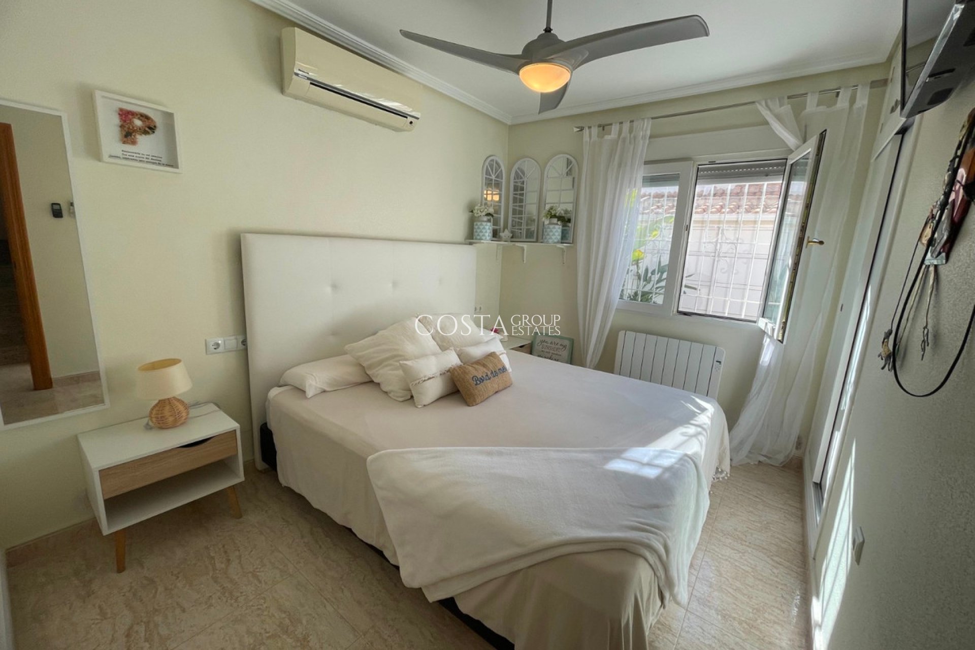 Resale - House -
Pilar de la Horadada - Torre De La Horadada