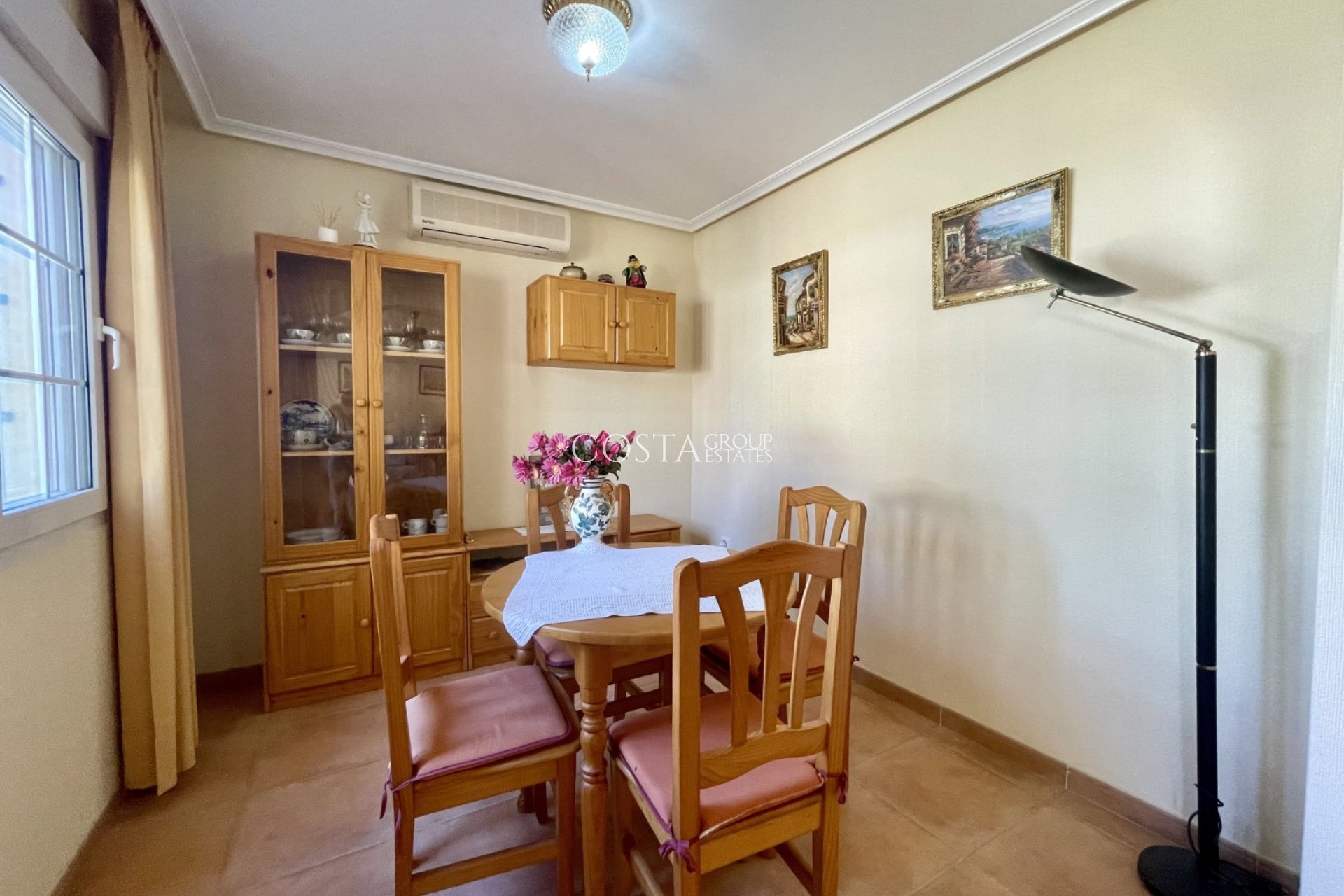 Resale - House -
Pilar de la Horadada