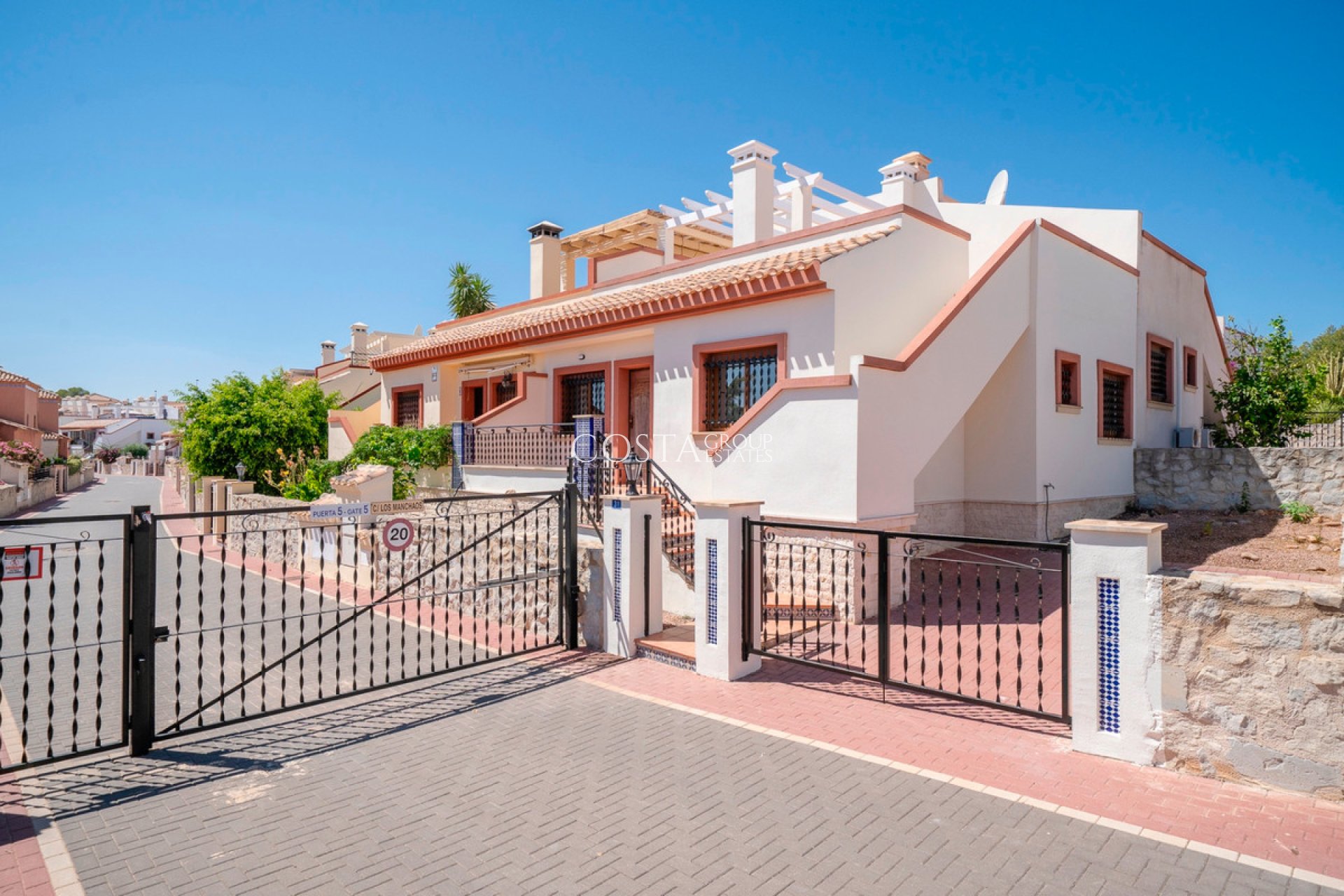 Resale - House -
San Miguel de Salinas - San Miguel