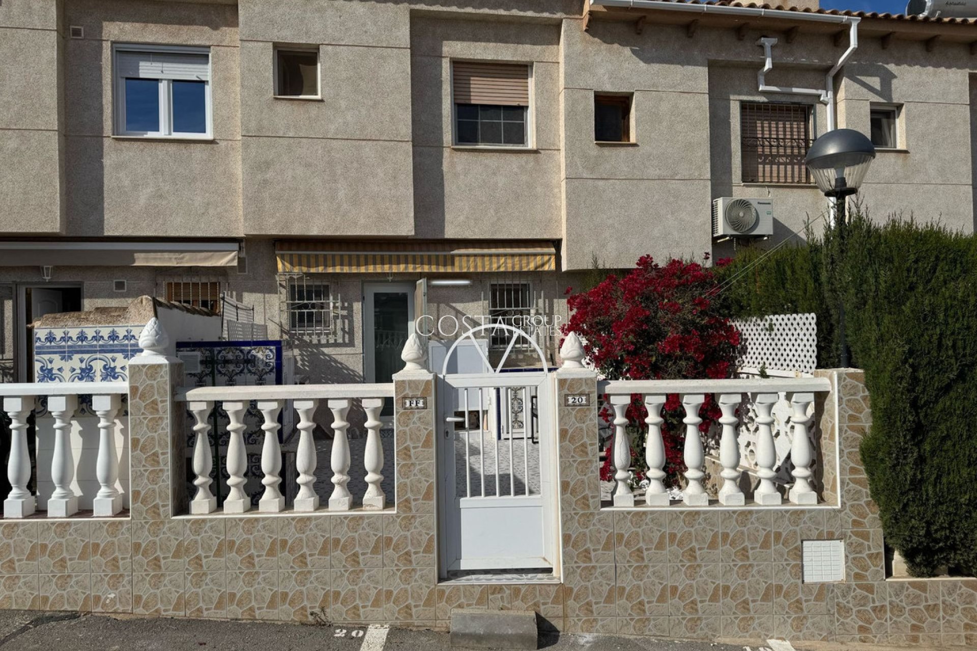 Resale - House -
Torrevieja - La Mata