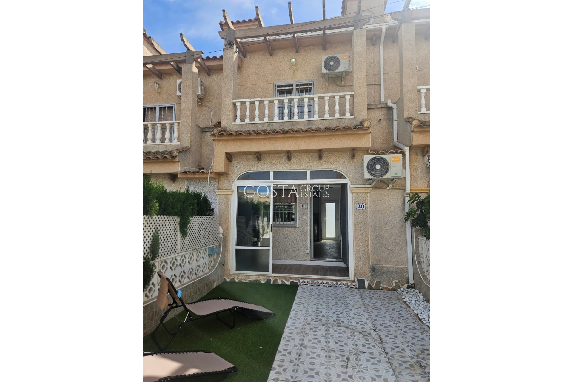 Resale - House -
Torrevieja - La Mata