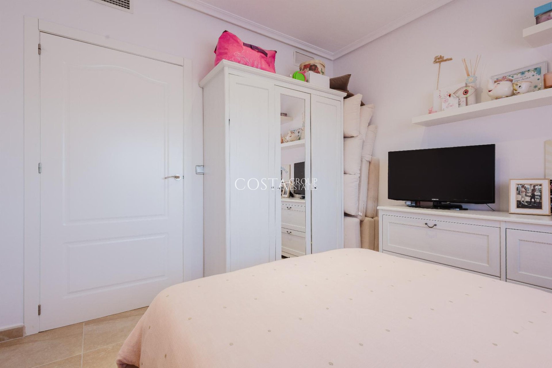 Resale - House -
Torrevieja - La Siesta