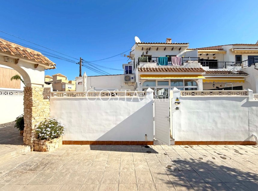 Resale - House -
Torrevieja - Torrelamata - La Mata