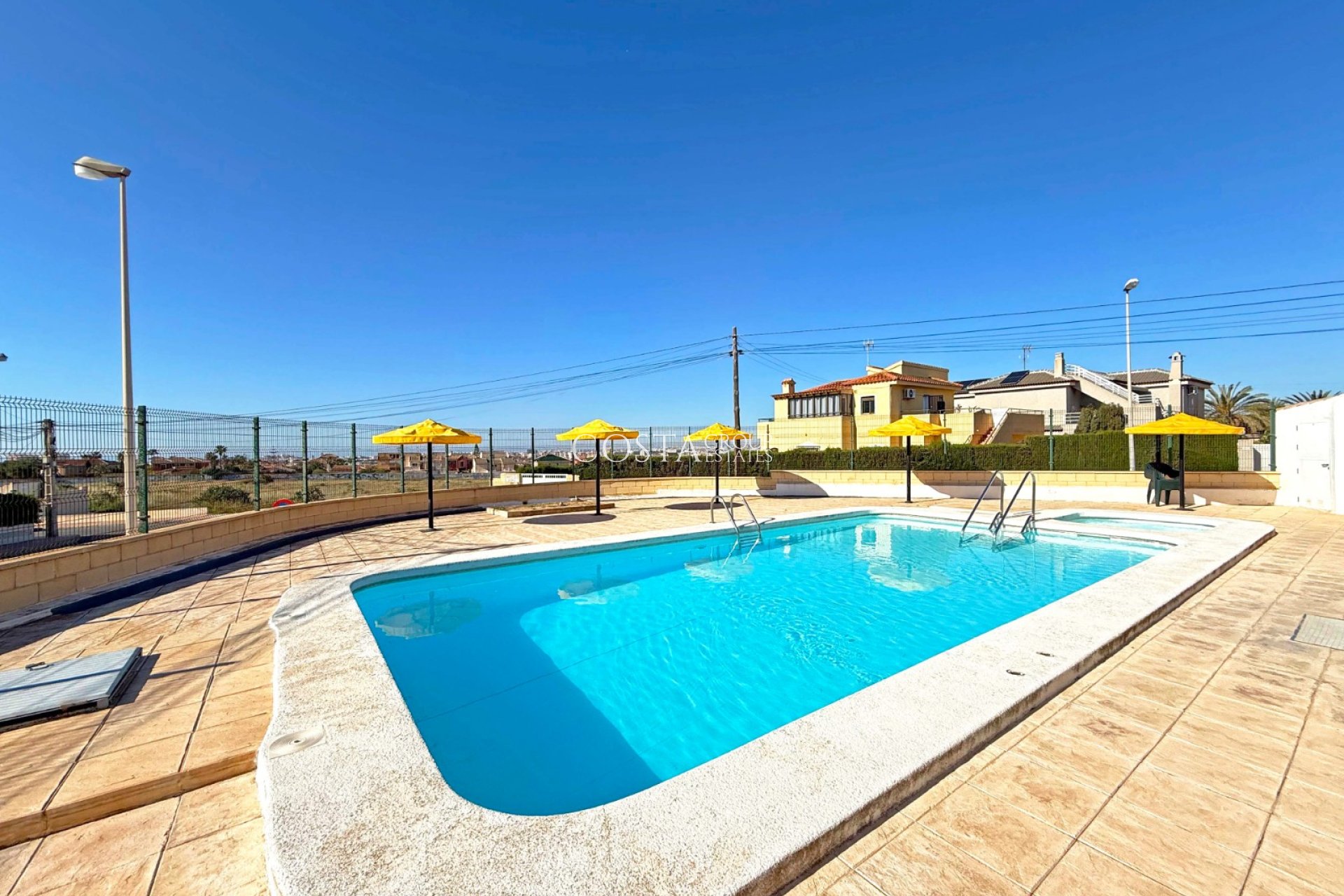 Resale - House -
Torrevieja - Torrelamata - La Mata