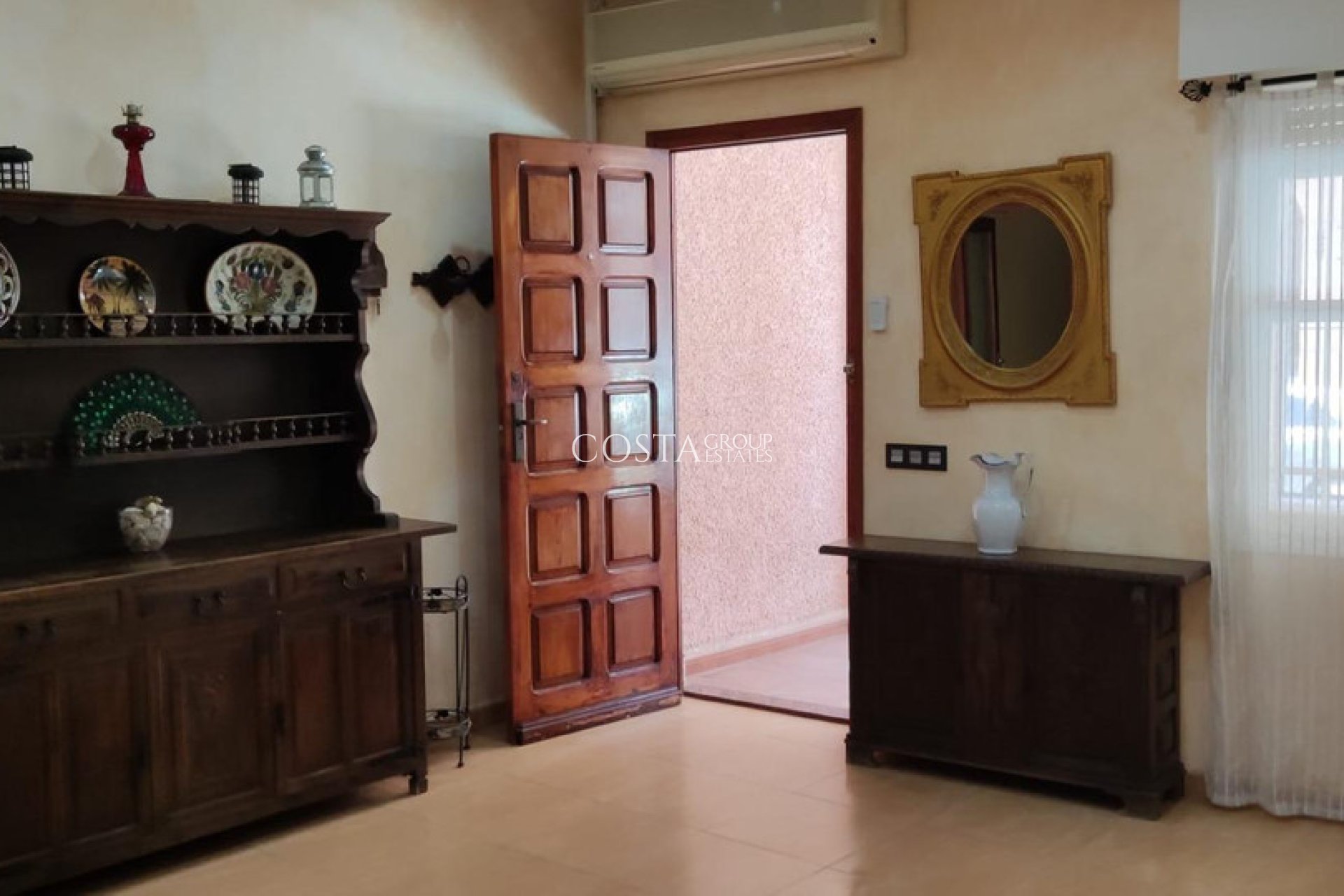 Resale - House -
Torrevieja - Torrevieja Centro