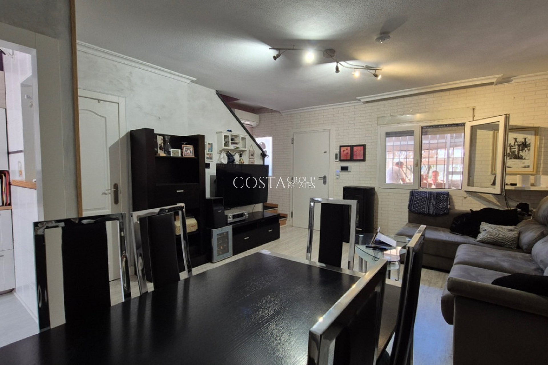 Resale - House -
Torrevieja - Torrevieja Centro